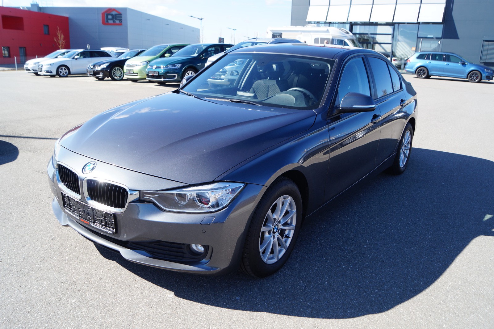 BMW 320d xDrive LED NAVI SHZ PDC TEMPO