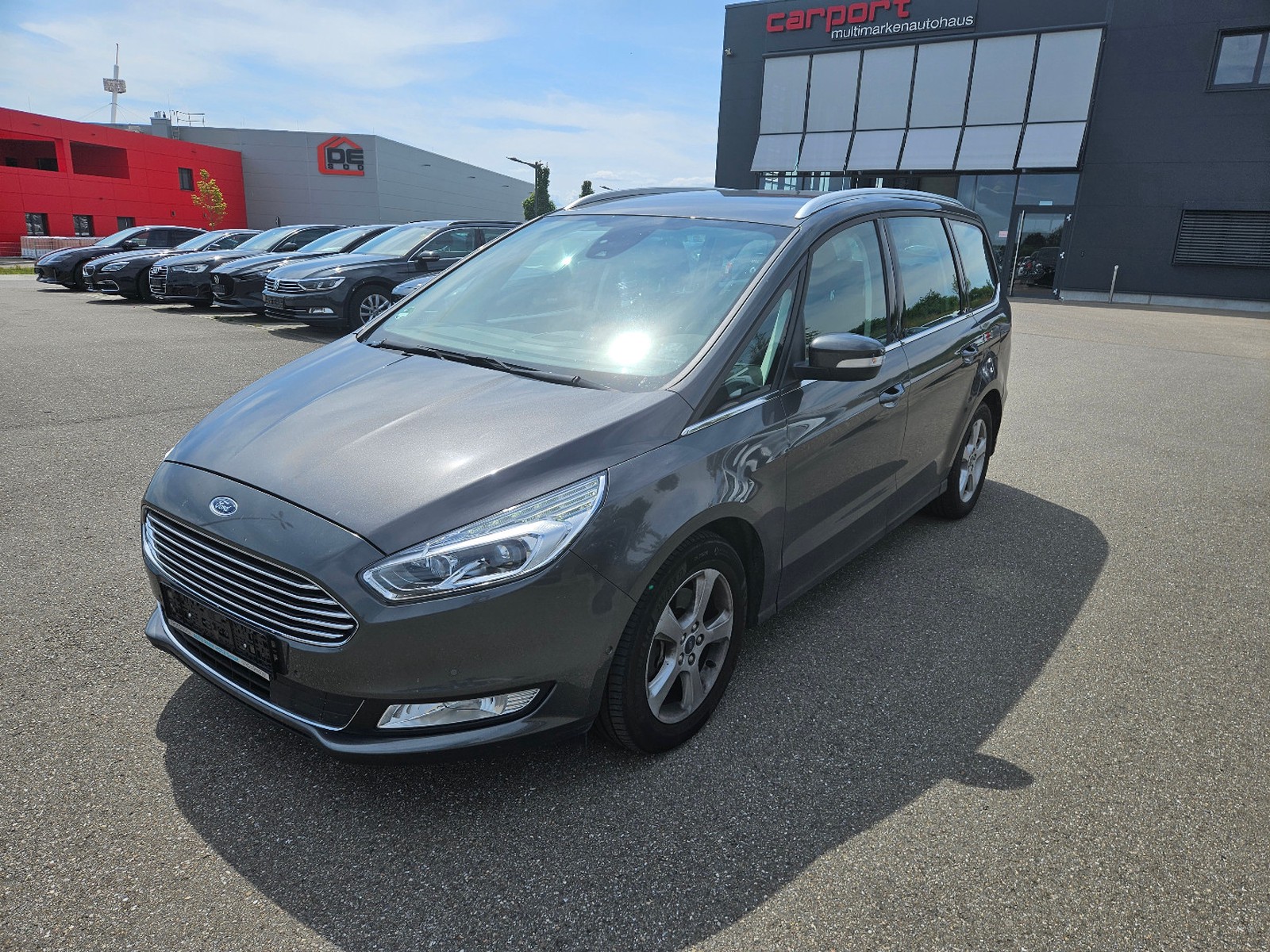 Ford Galaxy Titanium 7-Sitzer LED AUT AHK SHZ KAM MEM