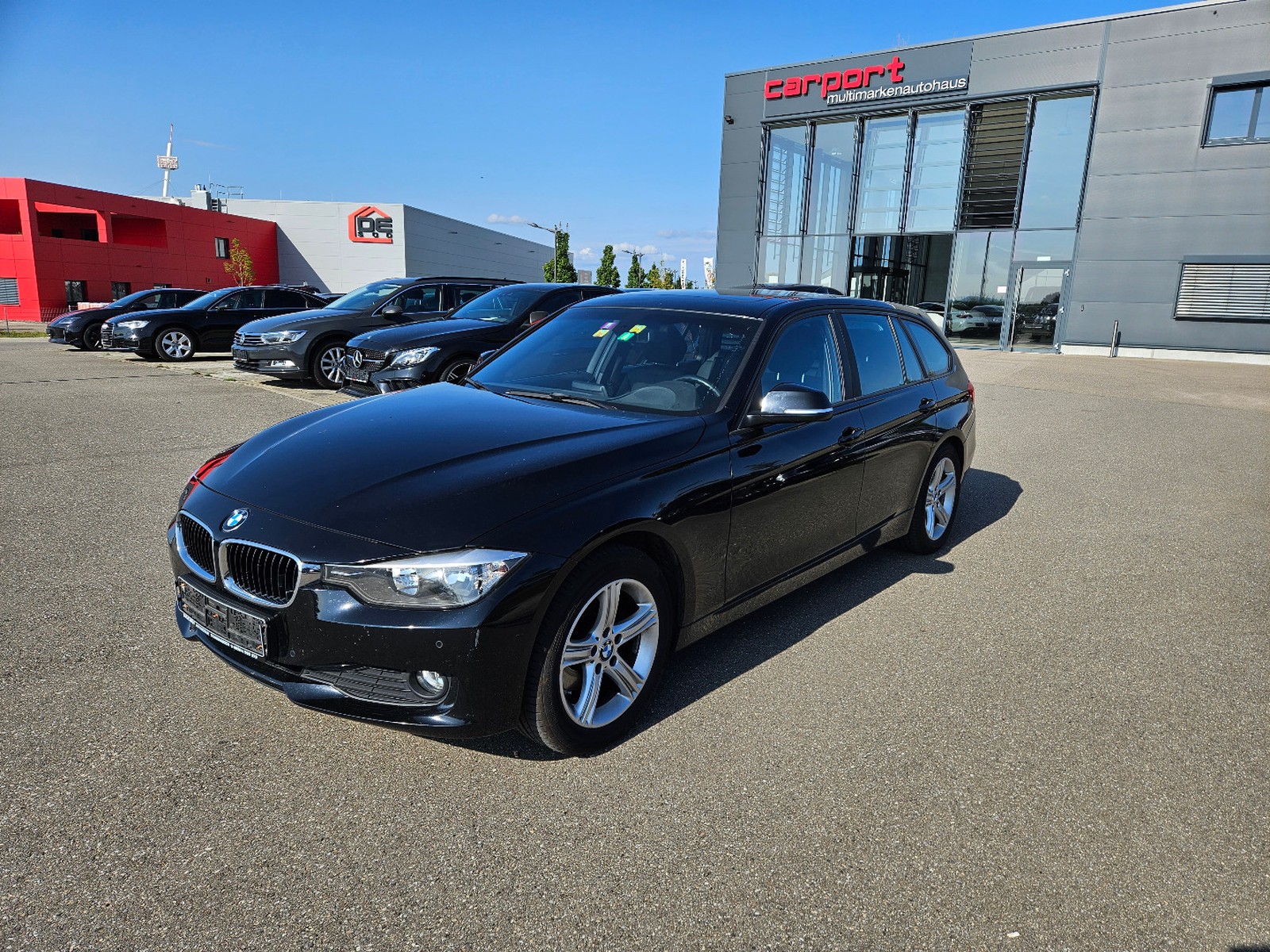 BMW 320d xDrive Sport Line AUT PANO AHK SHZ PDC