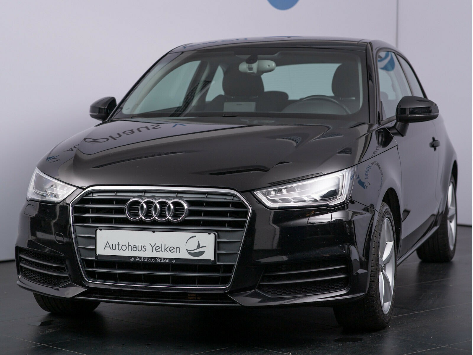 Audi A1 design 1.6 TDI NAVI XENON DAB PANO TPM PDC