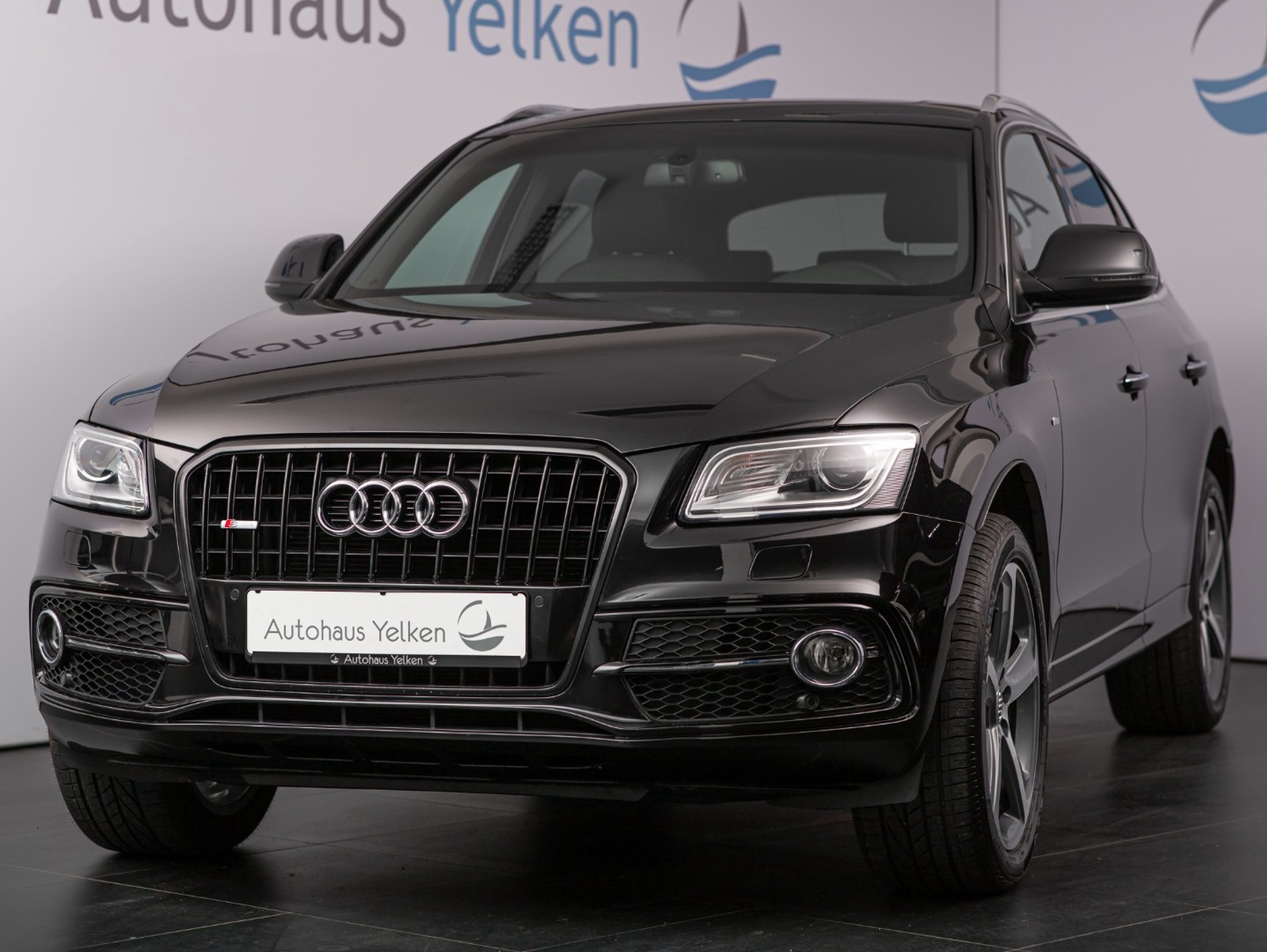 Audi Q5 2.0 TDI S line quat.*AHK*PANO*NAVI*ALCANTARA*XENON