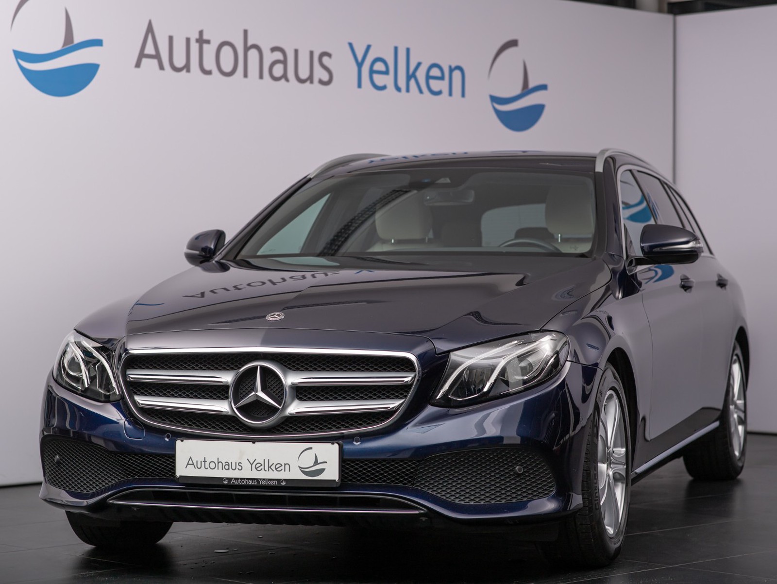 Mercedes-Benz E 200 d AVANTGARDE NAVI LEDER LED-HIGH RFK WIDESCREEN 9G