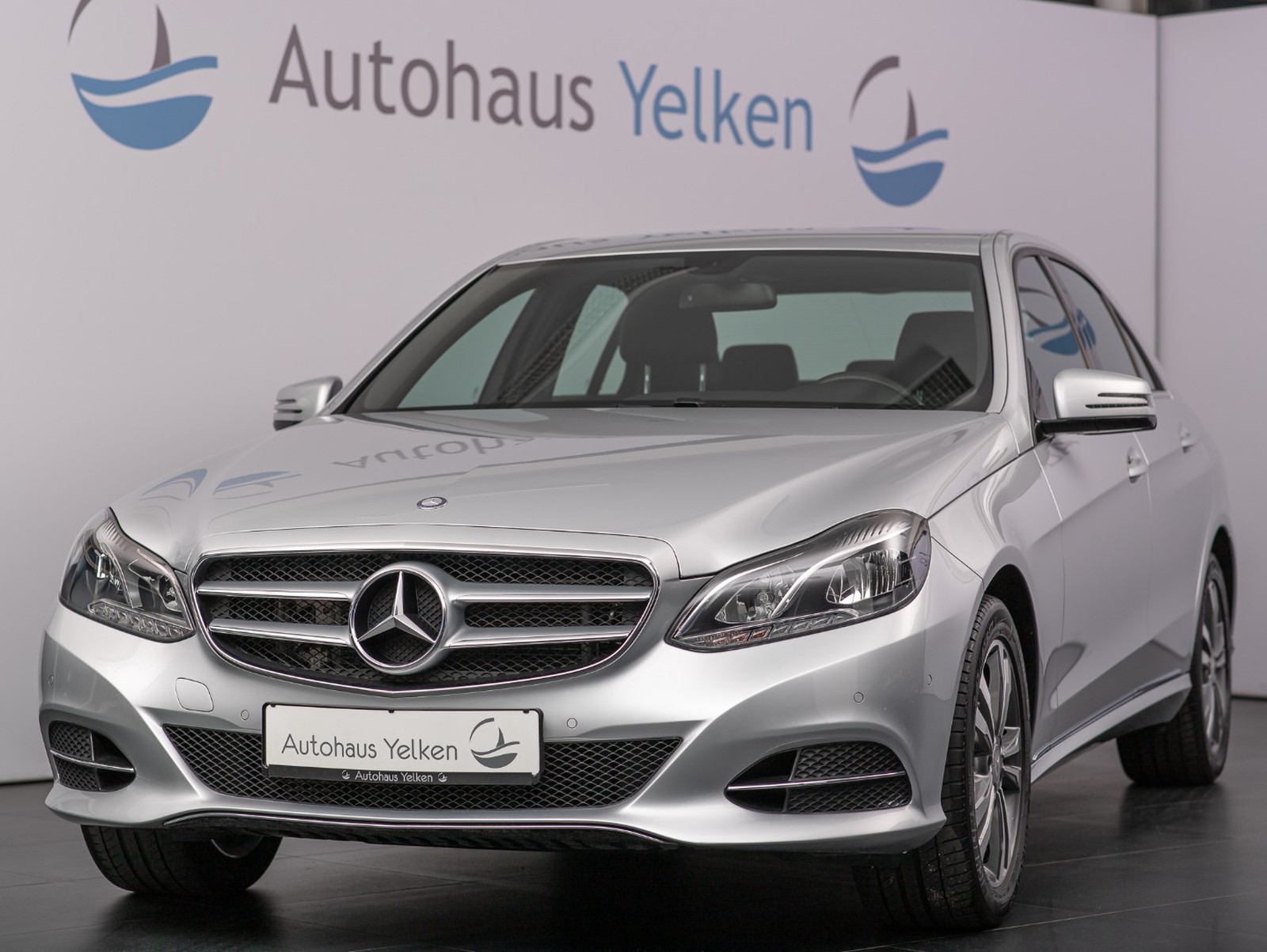Mercedes-Benz E 200 BlueTEC Avantgarde AHK NAVI PARK-ASS SHZ 7G