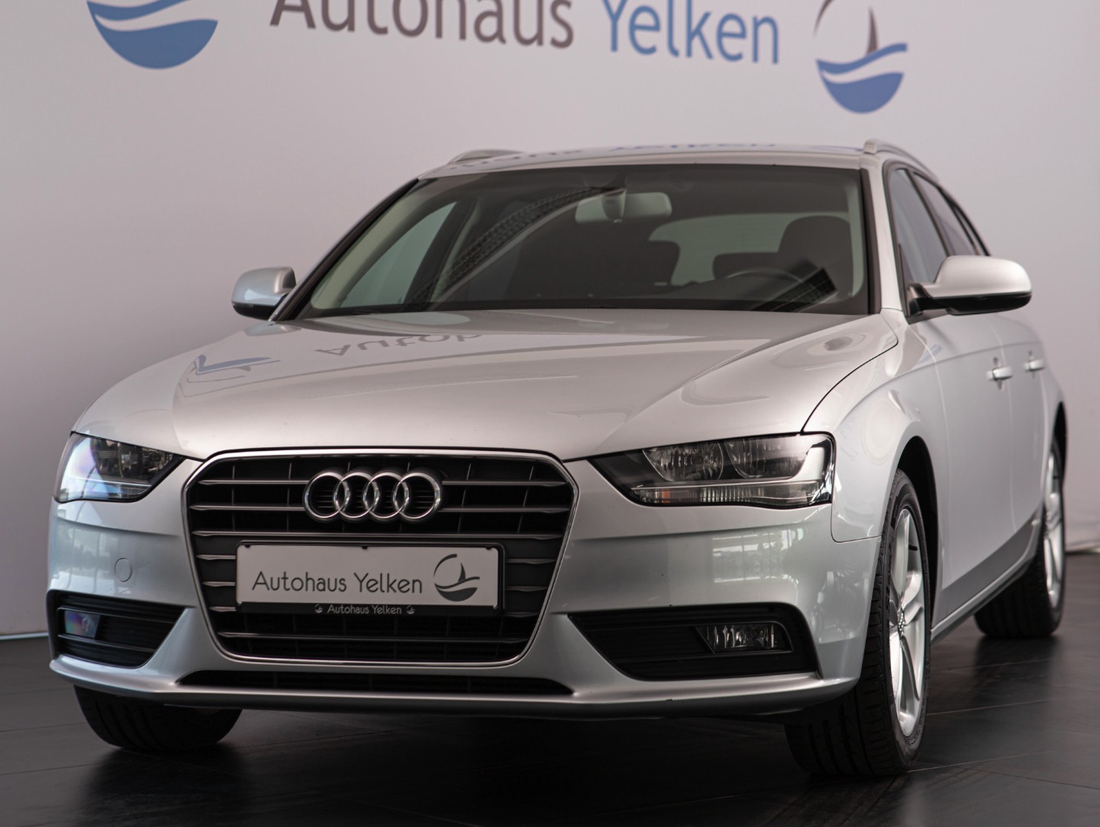 Audi A4 Avant Ambition AHK PDC TPM NAVI SHZ FIS Bluetooth