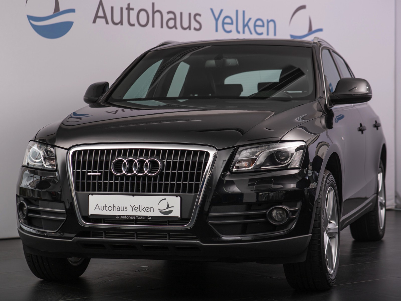 Audi Q5 2.0 TDI quattro S line Sport NAVI AHK XENON PANO TPM ALCANTARA
