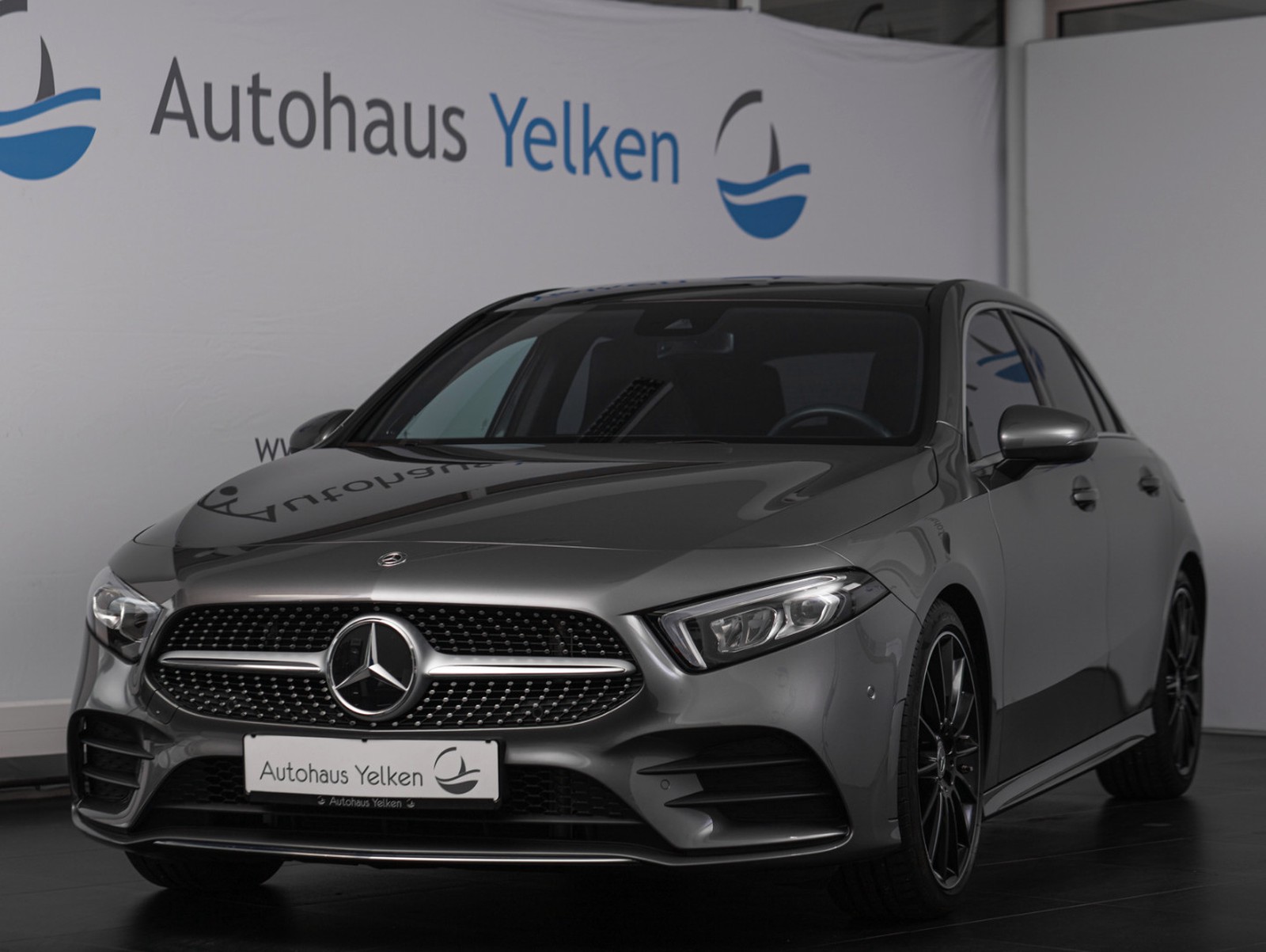 Mercedes-Benz A 180 d AMG MBUX 19-Zoll PANO BURMESTER