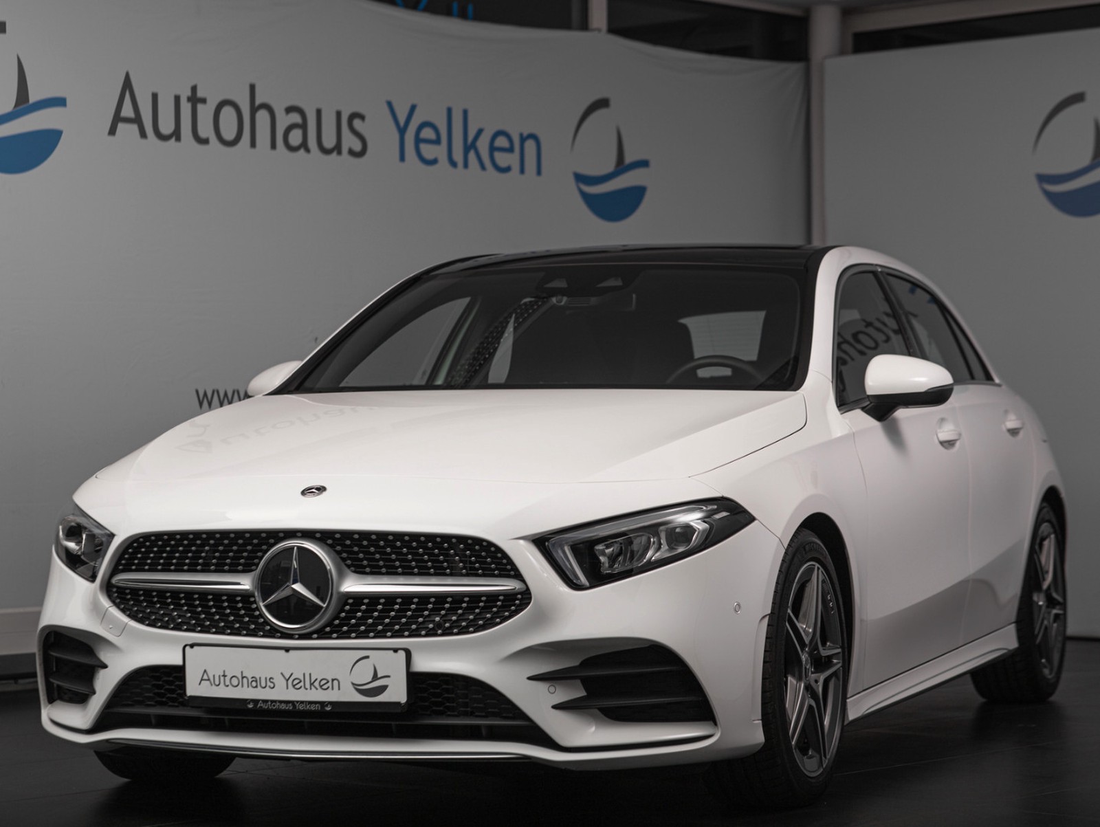 Mercedes-Benz A 200 AMG NAVI-PEM PANO MBUX LED