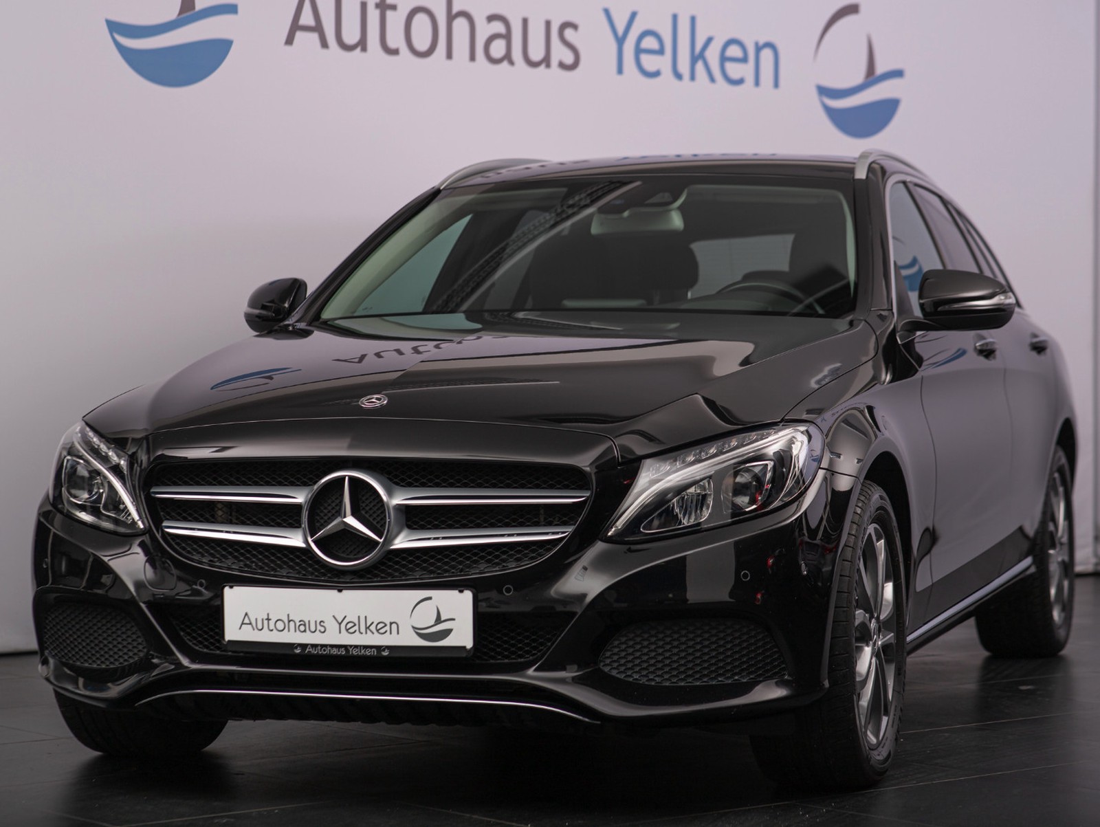 Mercedes-Benz C 220 T d 4Matic NAVI LED DAB HUD BURMESTER