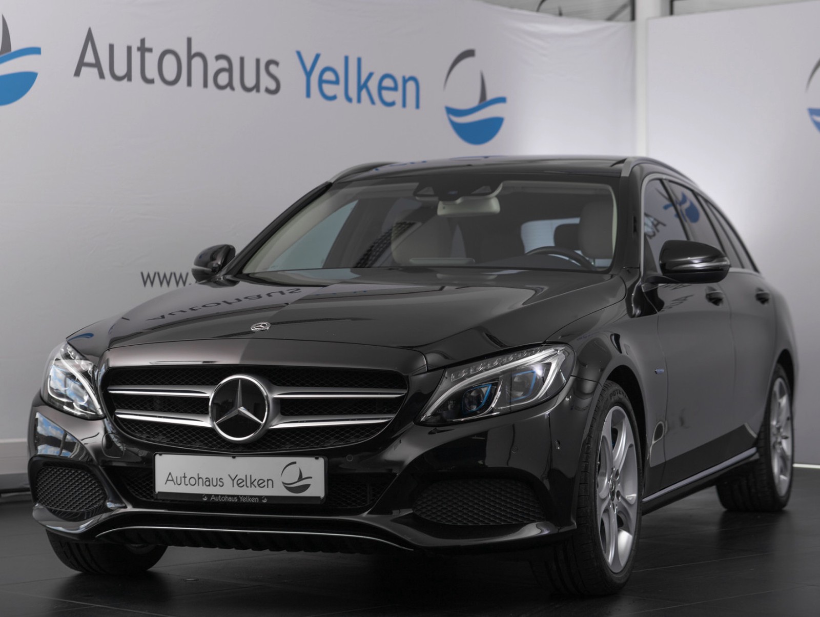 Mercedes-Benz C 350 e T AHK LED-HIGH NAVI TW DISTRO PANO LEDER