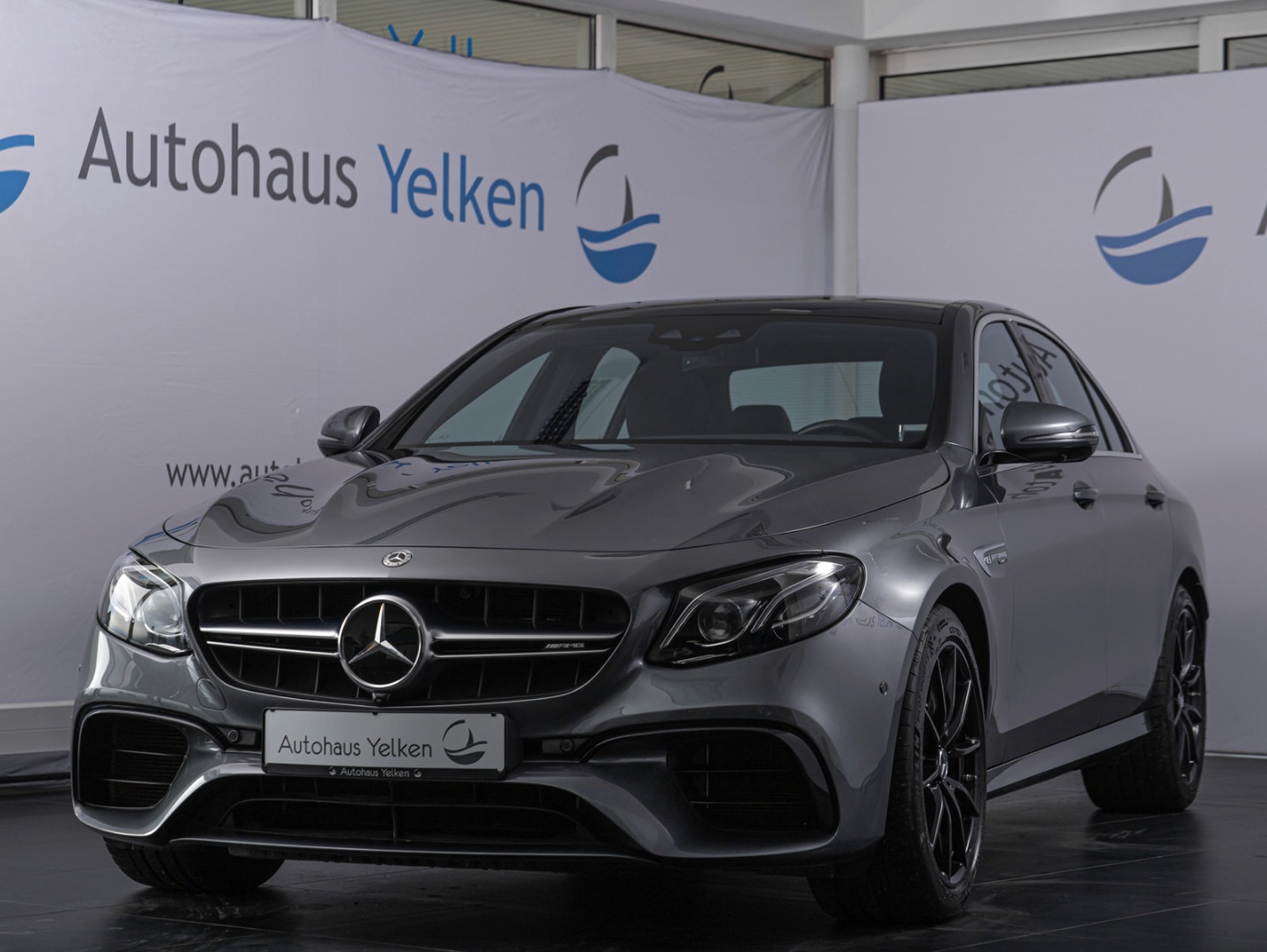 Mercedes-Benz E 63 AMG 4Matic ACC COMAND PANO 360° AUSPUFF PERFORM