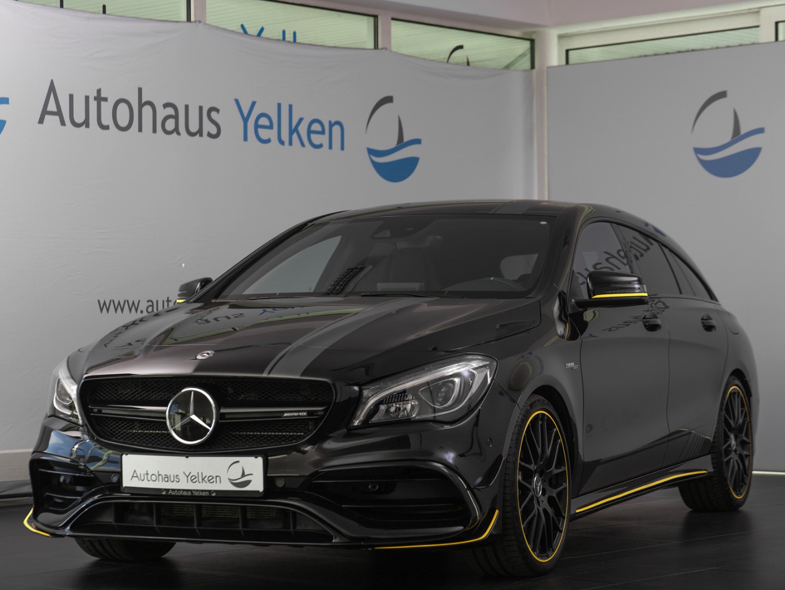 Mercedes-Benz CLA 45 AMG YELLOW NIGHT EDITION  COMAND ACC