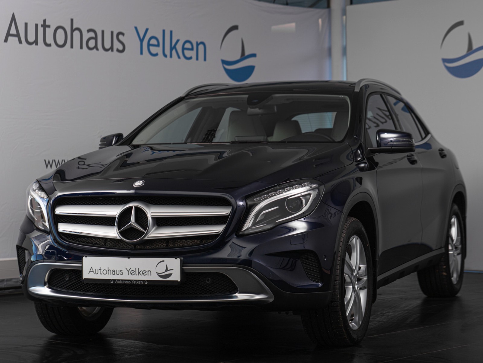 Mercedes-Benz GLA 180 Score NAVI PANO RFK Bi-XENON SPORT-FW 7G