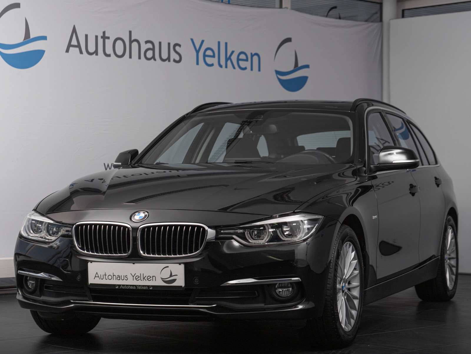 BMW 320d Luxury Line NAVI AHK PANO PDC LED