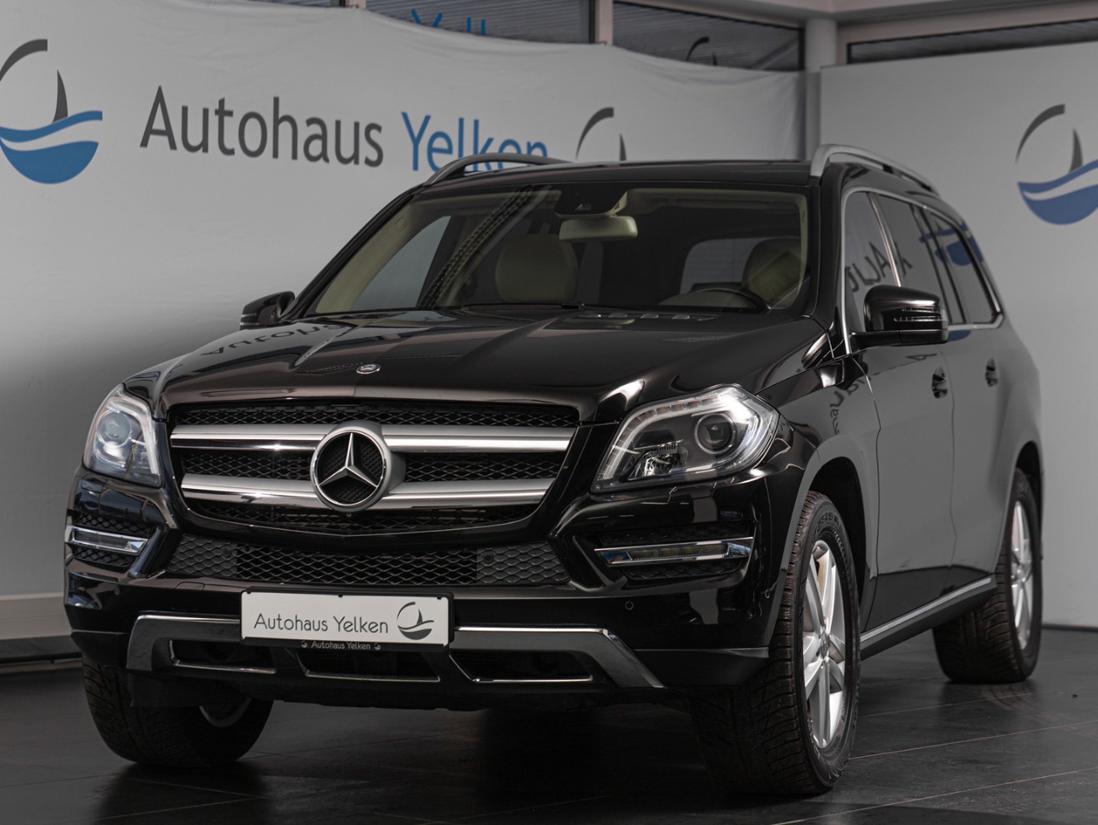 Mercedes-Benz GL 350 BlueTec 4Matic  COMAND AHK BI-XENON ON&OFFROAD-PAKET