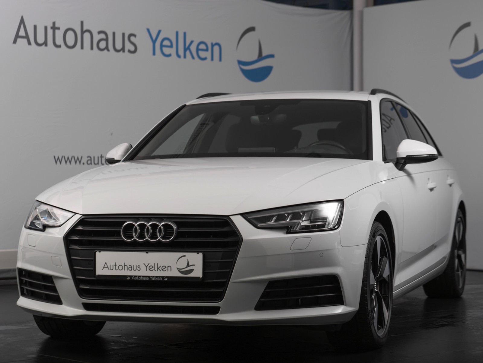 Audi A4 2.0TDI QUATTRO*AHK*MATRIX-LED*RFK*HUD*B&O*STDHZ