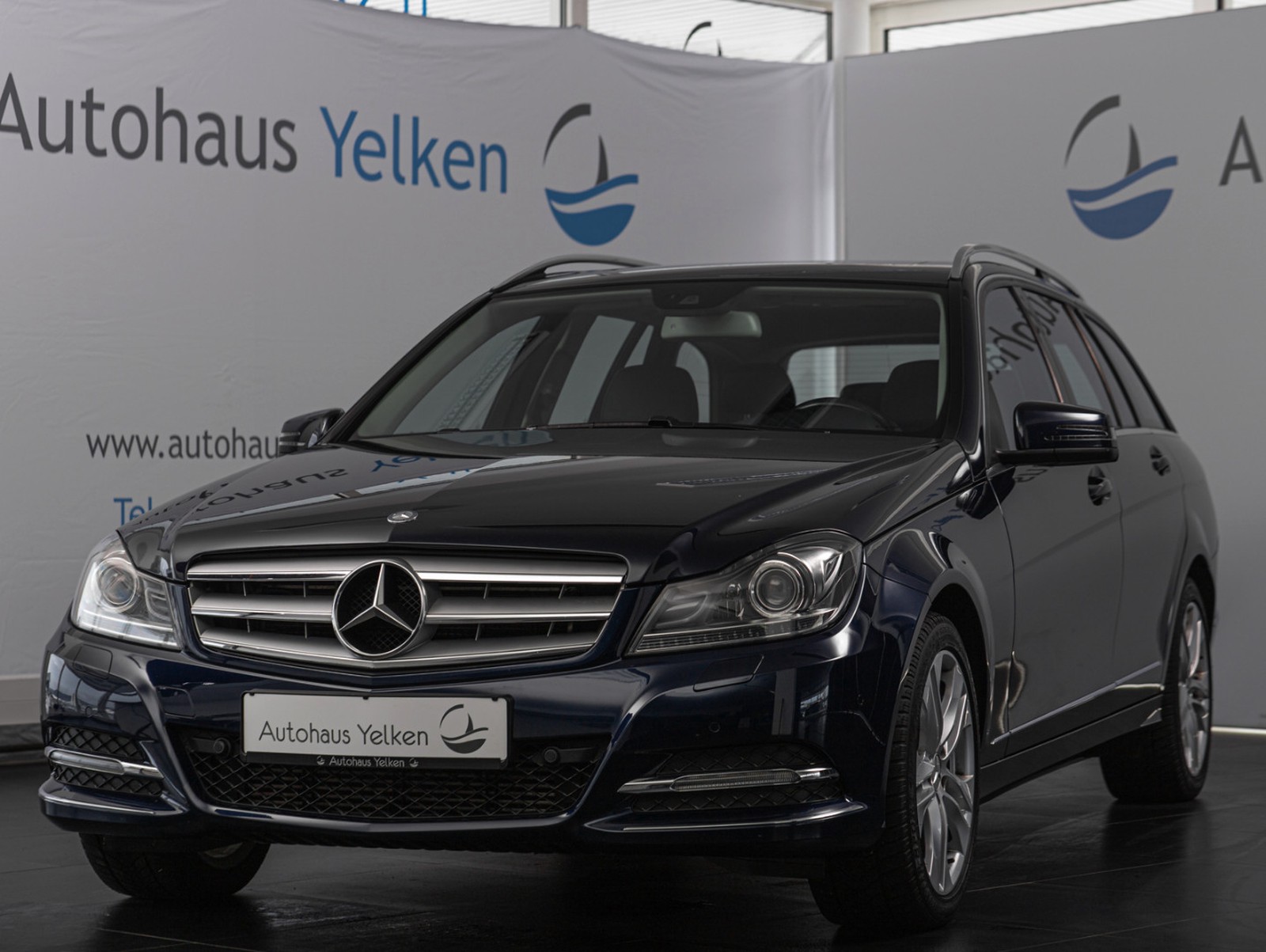 Mercedes-Benz C 250 T AVANTGARDE*AHK*COMAND*BI-XENON*SCHIEBE*