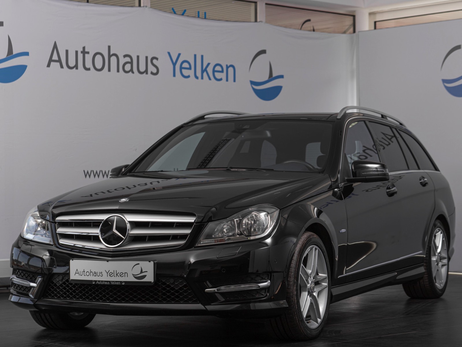 Mercedes-Benz C 350 T CGI AMG NAVI H&K LEDER PDC PANO DISTRO SPUR