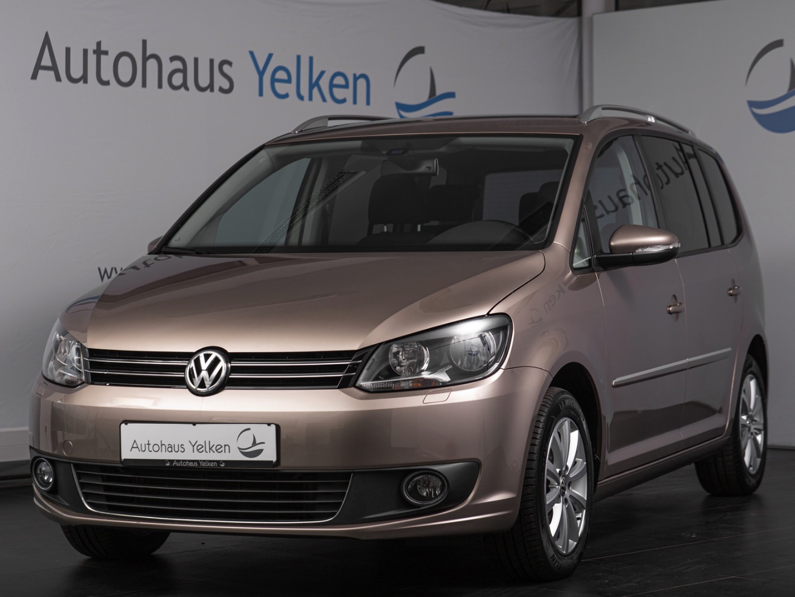 Volkswagen Touran 2.0 TDI Highline 7SITZER PDC AHK TPM SHZ ALCANTARA