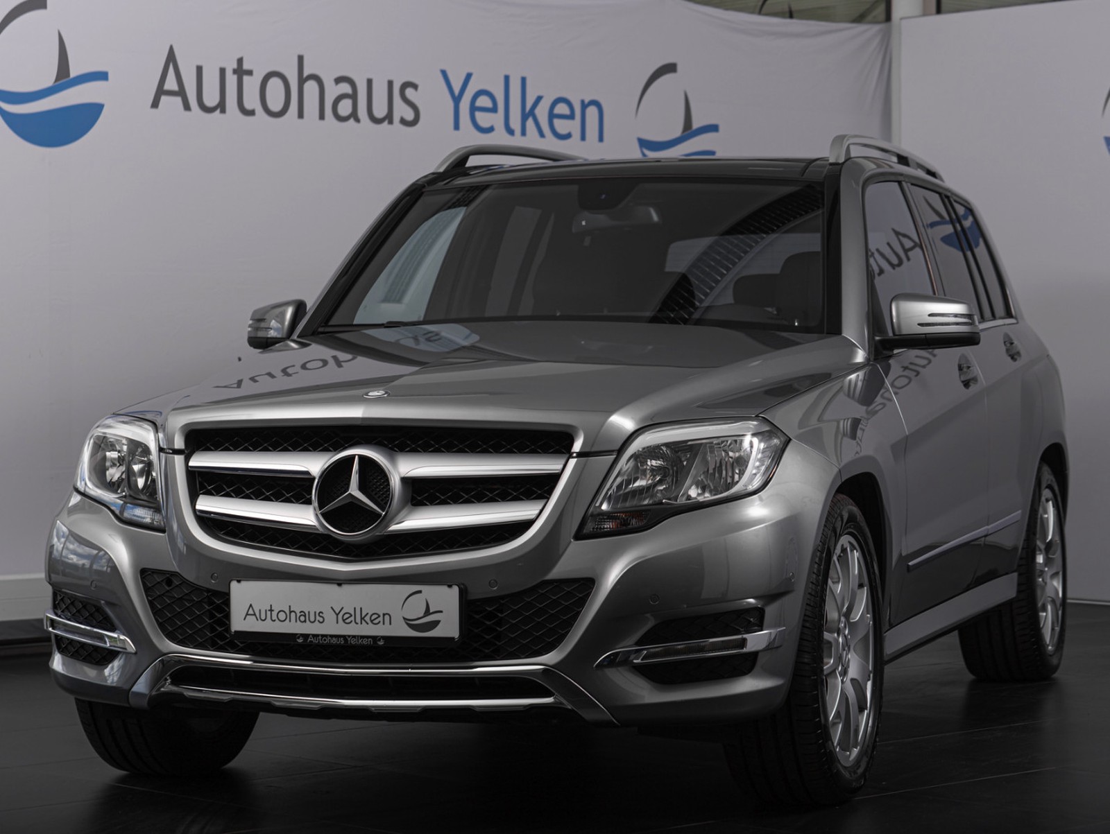 Mercedes-Benz GLK 220 CDI 4-Matic BE NAVI AHK PANO PARK-ASS. SHZ 20Z