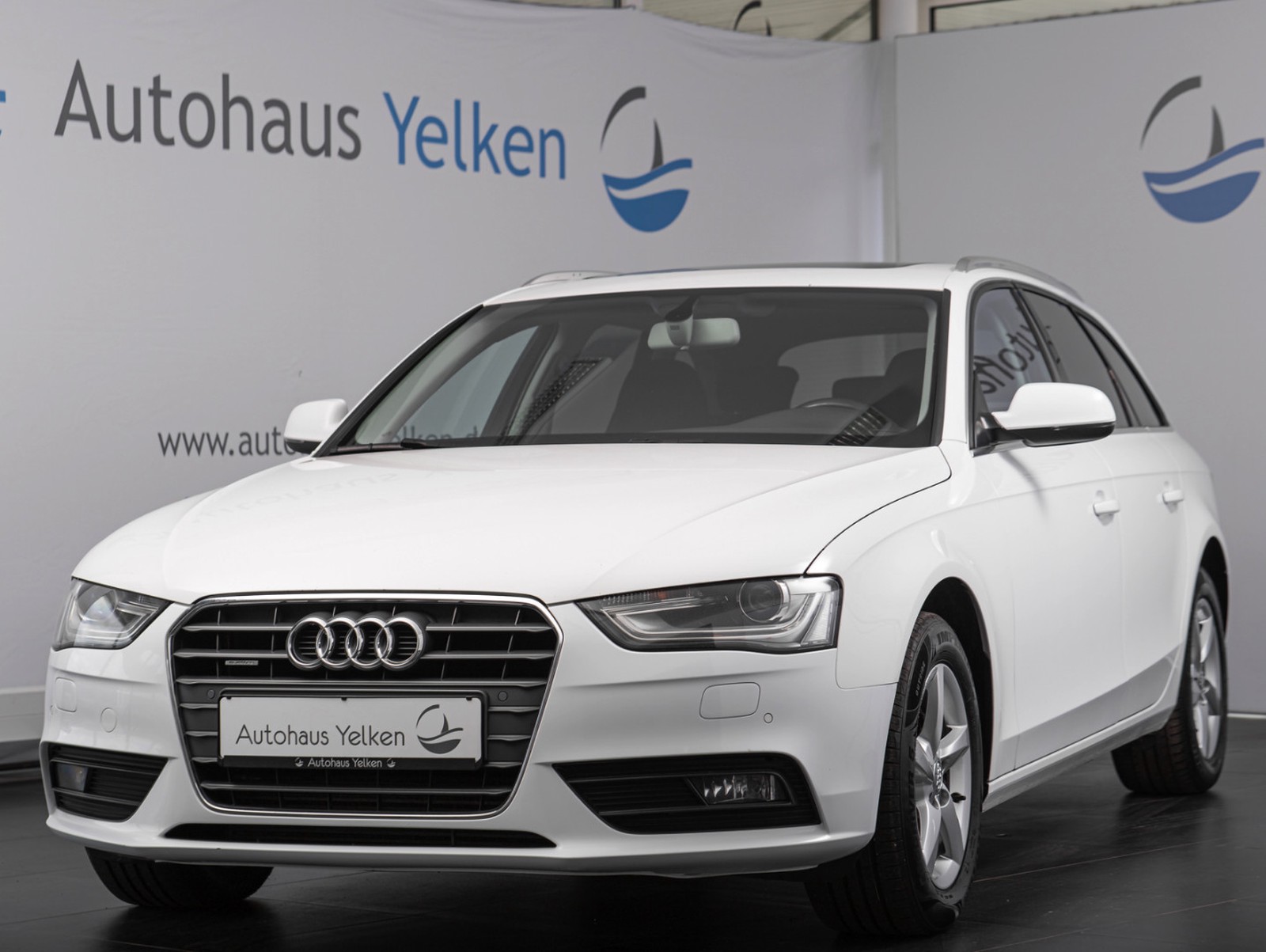 Audi A4 Avant QUATTRO PANO MMI STANDHEIZUNG XENON
