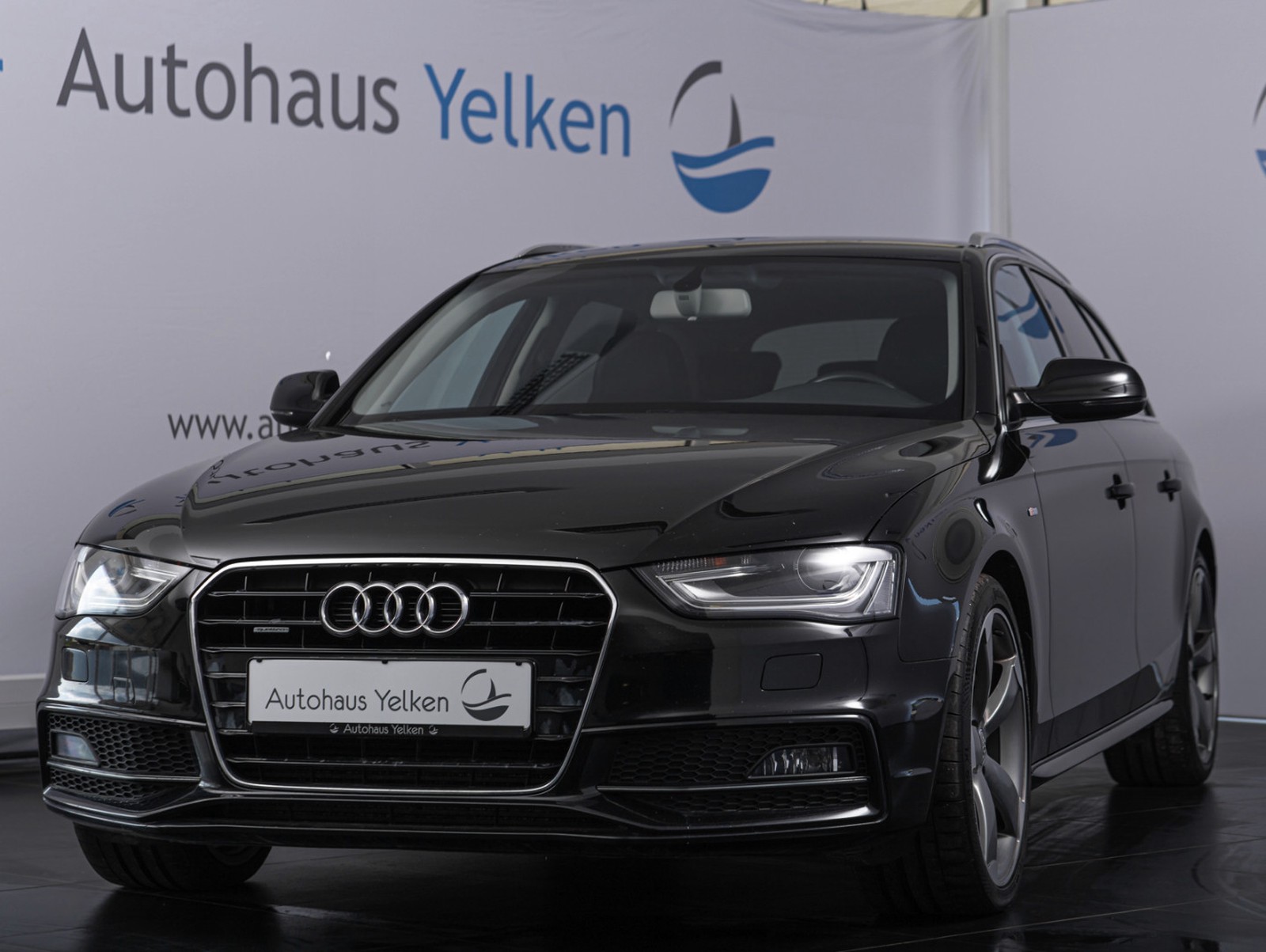 Audi A4 Avant 3.0TDI QUATTRO*DSG*S-LINE*AHK*BI-XENON