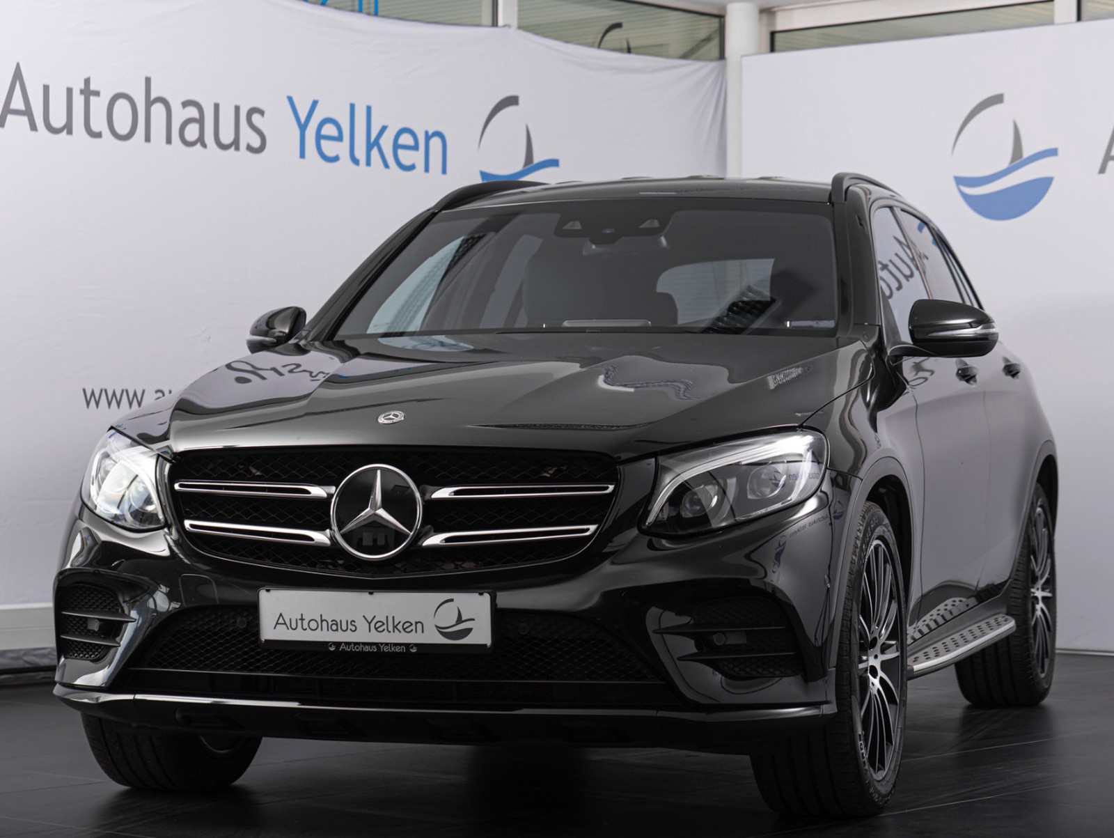 Mercedes-Benz GLC 350 d 4Matic AMG*AHK*COMAND*DIST*LED*