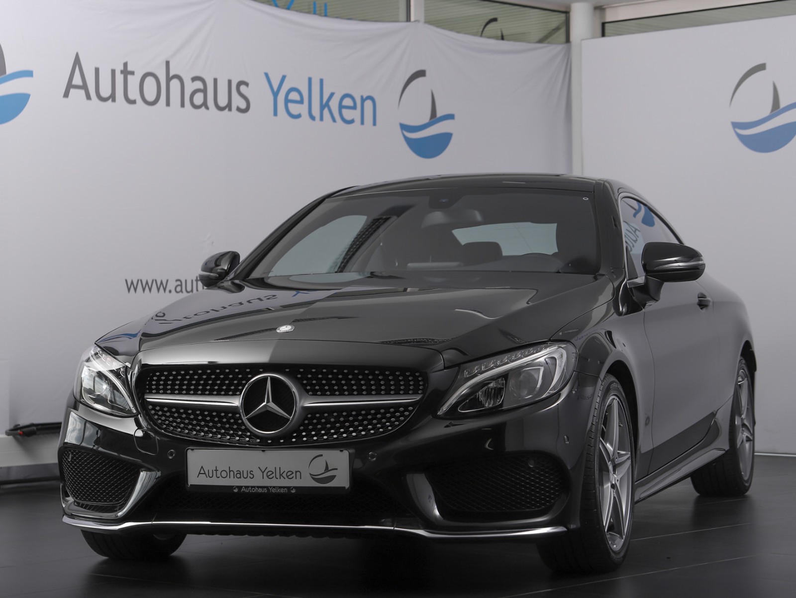 Mercedes-Benz C 180 AMG NAVI LED KEYLESS TPM PARK-ASS