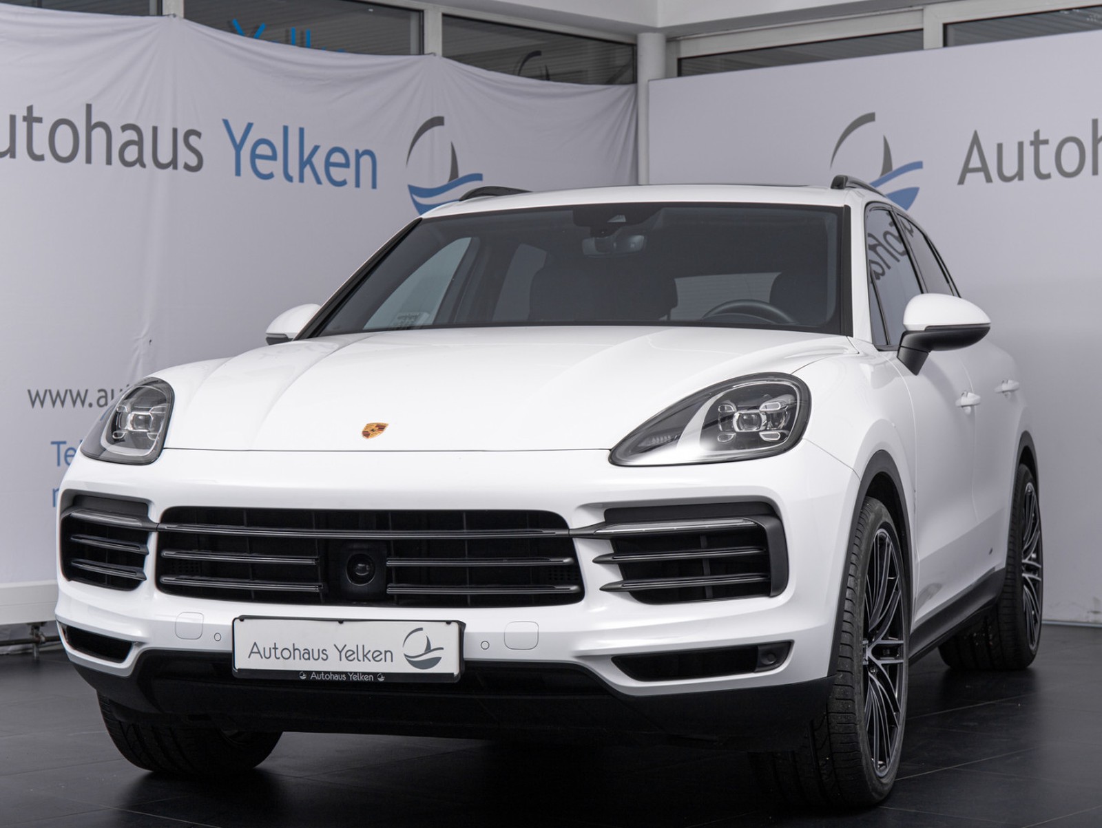 Porsche Cayenne PASM-LUFT PANO ACC PDLS AHK RFK DAB+