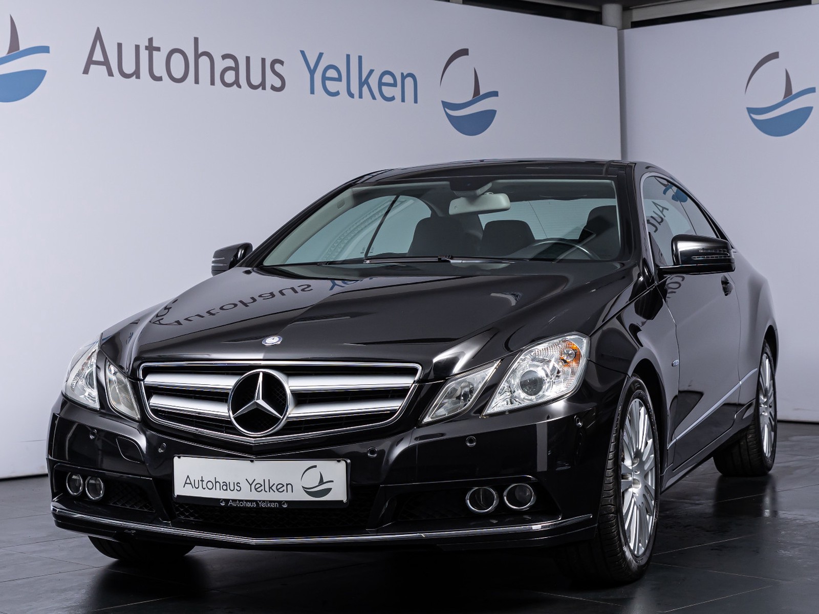 Mercedes-Benz E 200 CGI Coupe Elegance *NAVI*PANO*PARK*STZHZG*