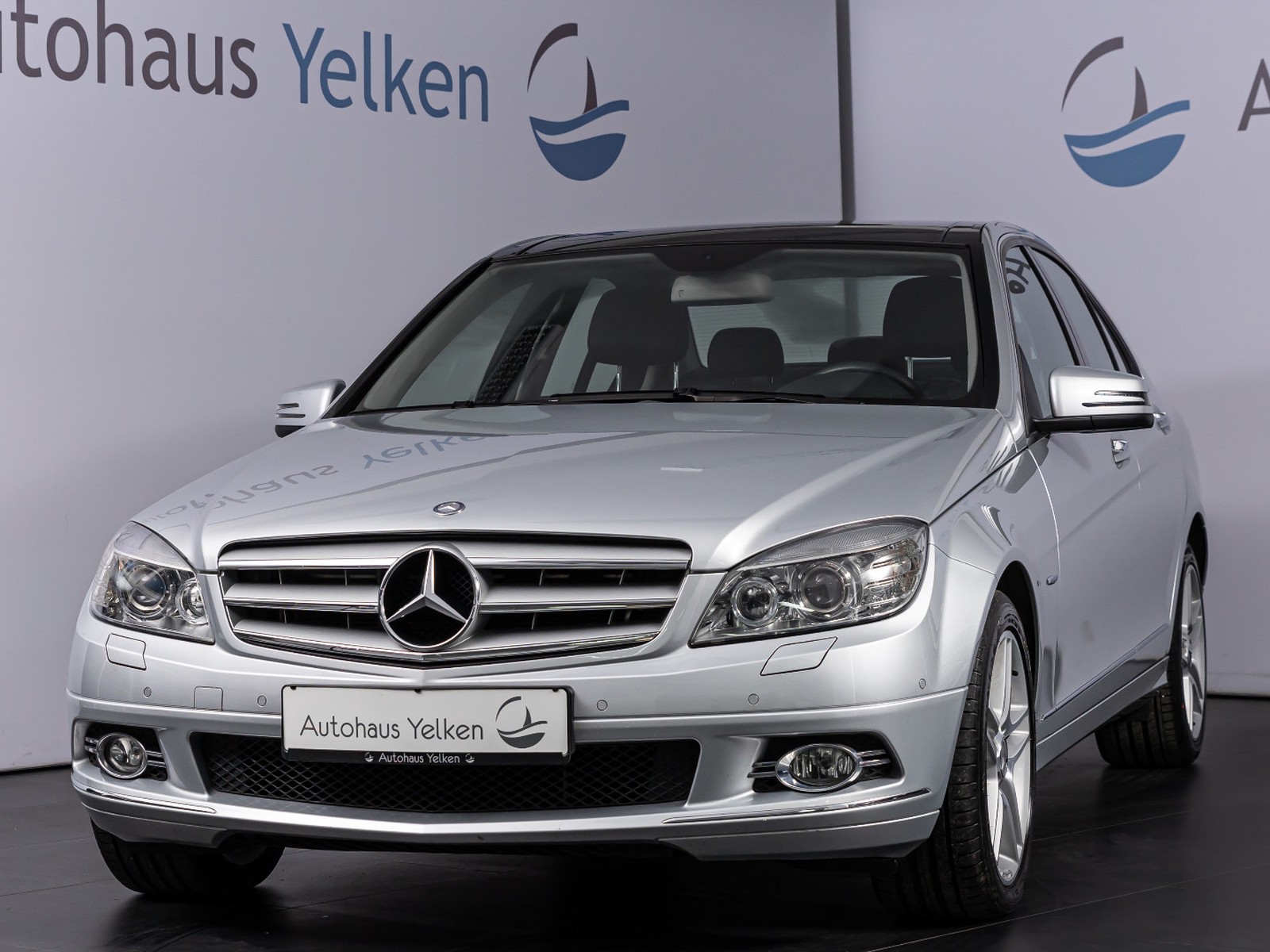 Mercedes-Benz C 300 4-Matic *COMAND*PANO*BI-XENON*DAB*