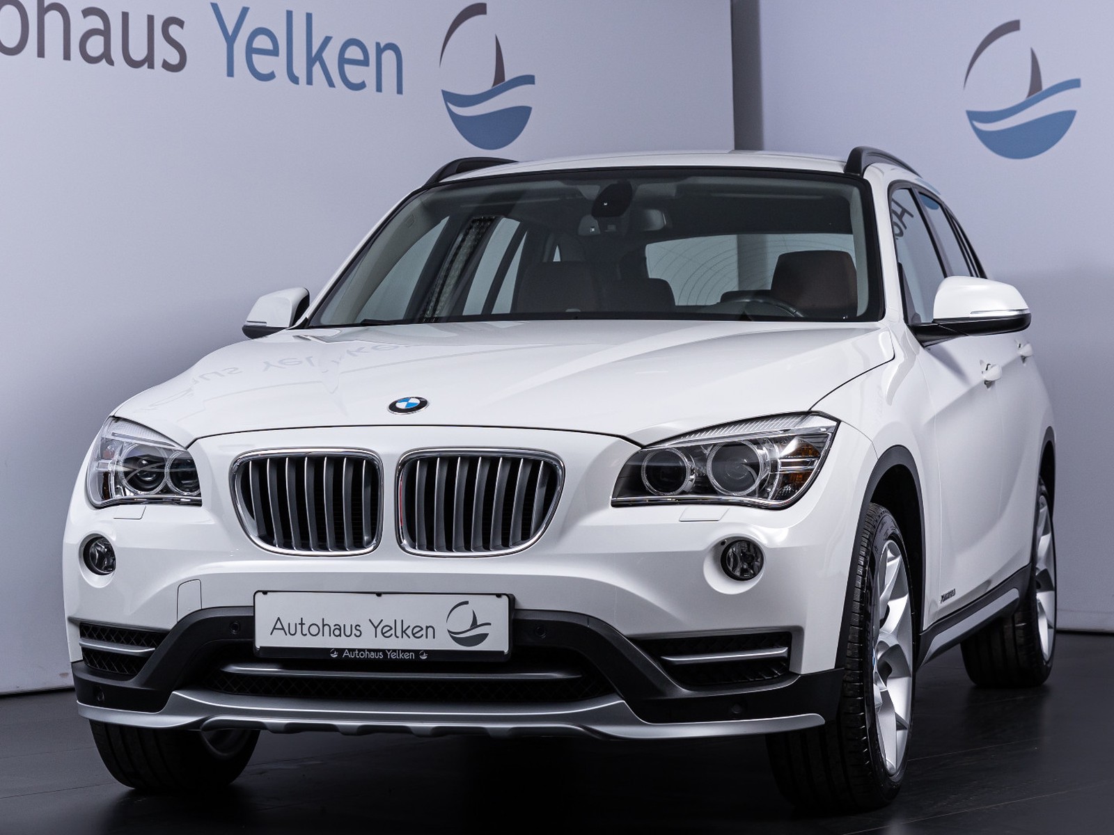 BMW X1 xDrive 20d NAVI AHK Bi-XENON PDC LEDER TPM 8G