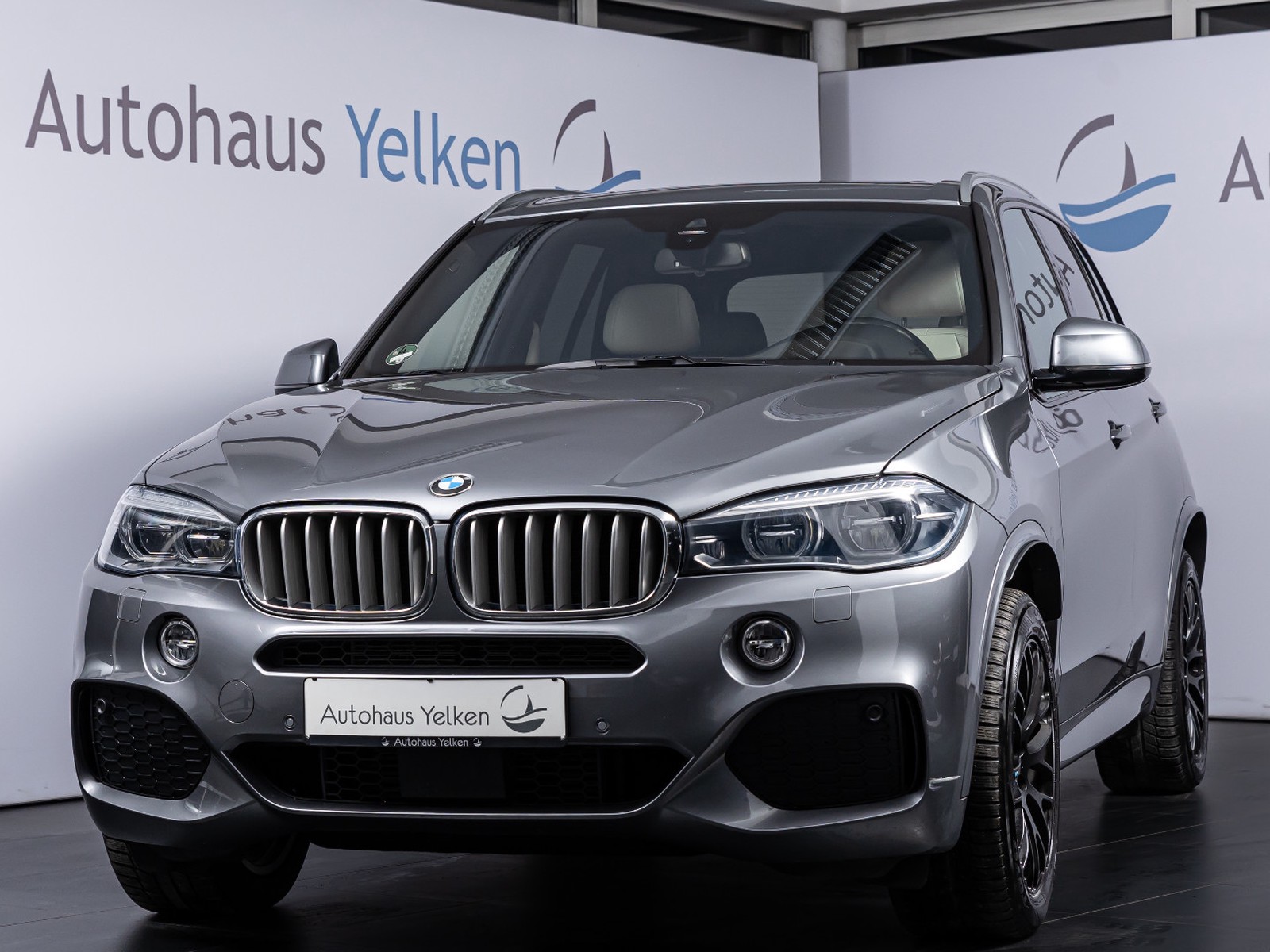 BMW X5 xDrive40d M Sport LED PANO ACC LEDER RFK HUD