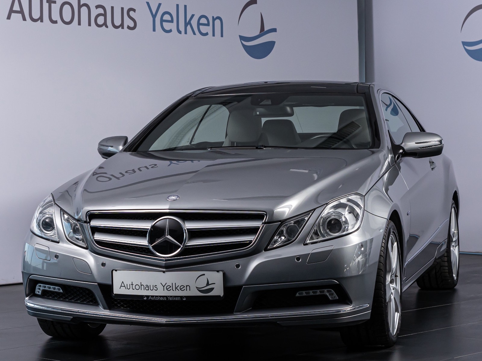 Mercedes-Benz E 350 CGI Avantgarde ACC PANO LEDER RFK