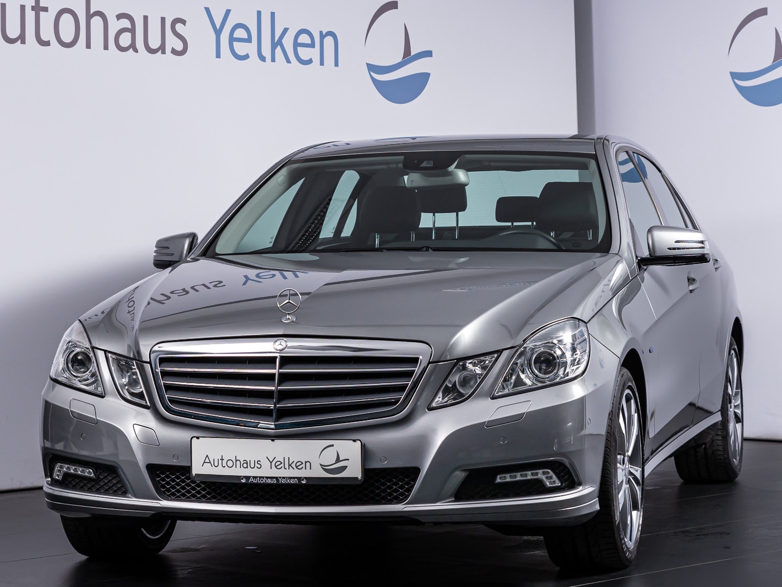 Mercedes-Benz E 350 CGI BlueEfficiency NAVI BI-XENON LEDER SHZ