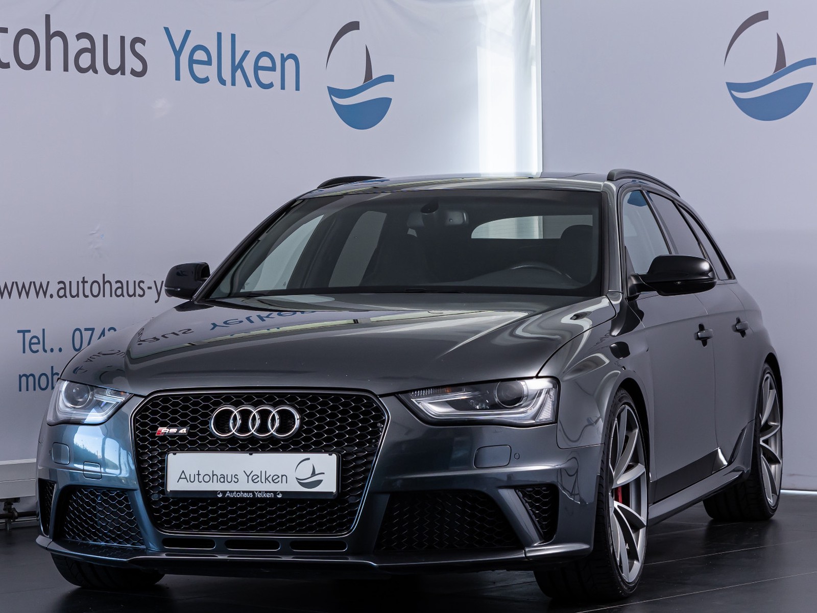 Audi RS4 Avant 4.2 FSI quattro MMI PANO XEN RFK BANG