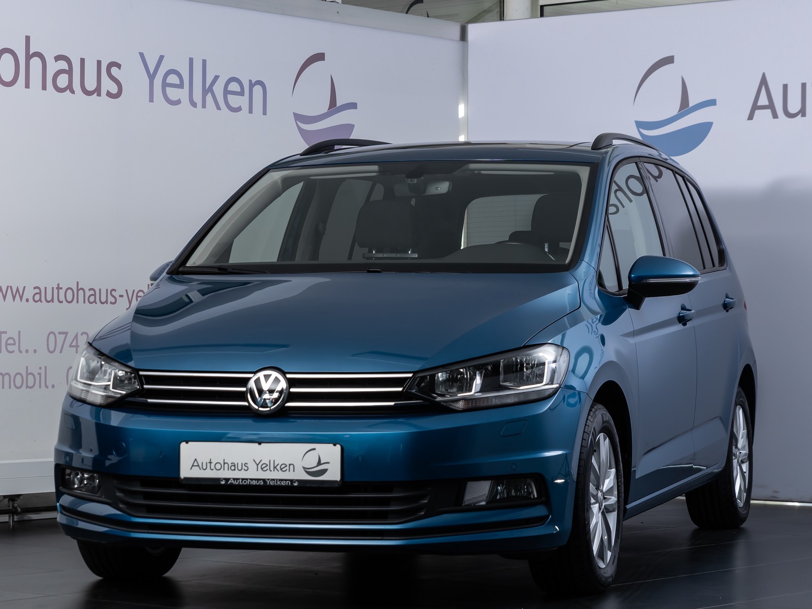 Volkswagen Touran 1.6 TDI Comfort PANO SHZ AHK 7-SITZ TEMP