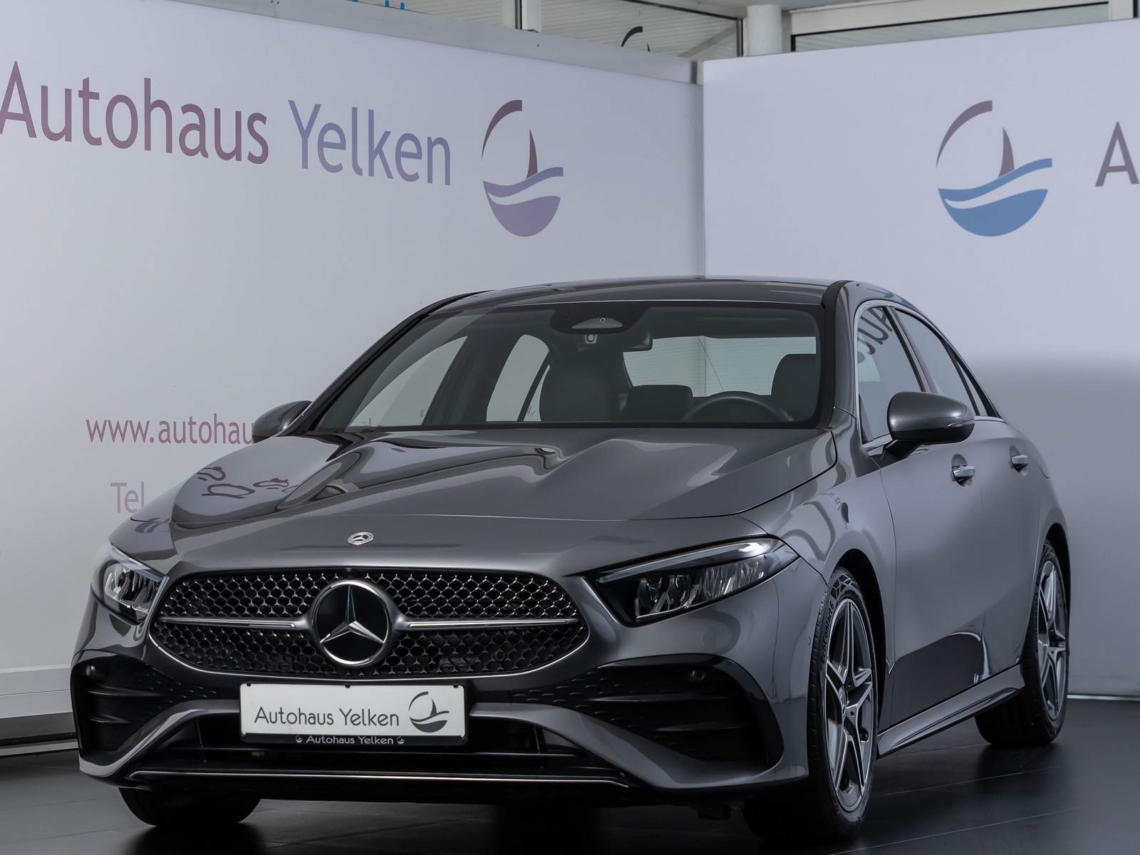 Mercedes-Benz A 250 AMG LINE 4M MBUX LED TPM RFK KEYLESS