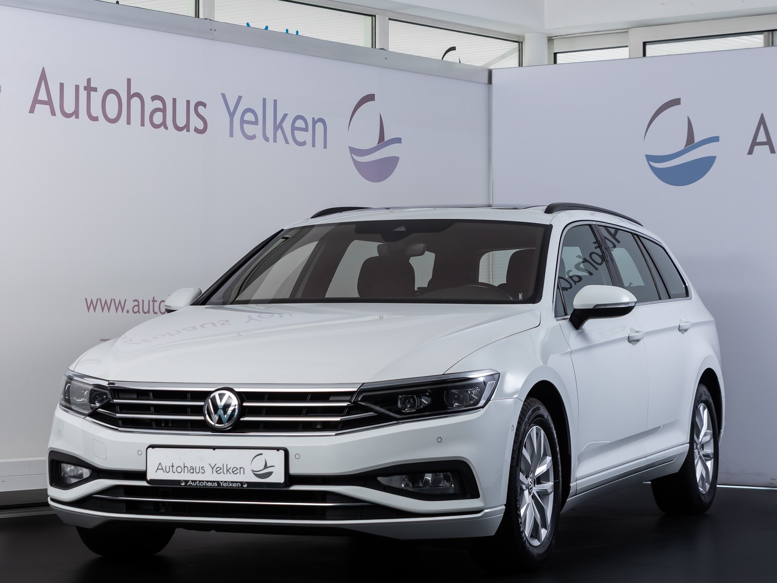 Volkswagen Passat 2.0 TDI Business MATRIX ACC PANO AHK RFK