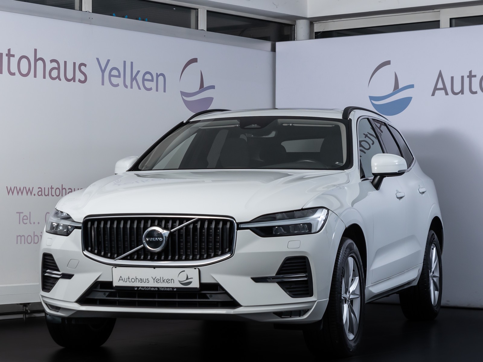 Volvo XC60 Momentum Pro LED PANO AHK H-K ACC RFK