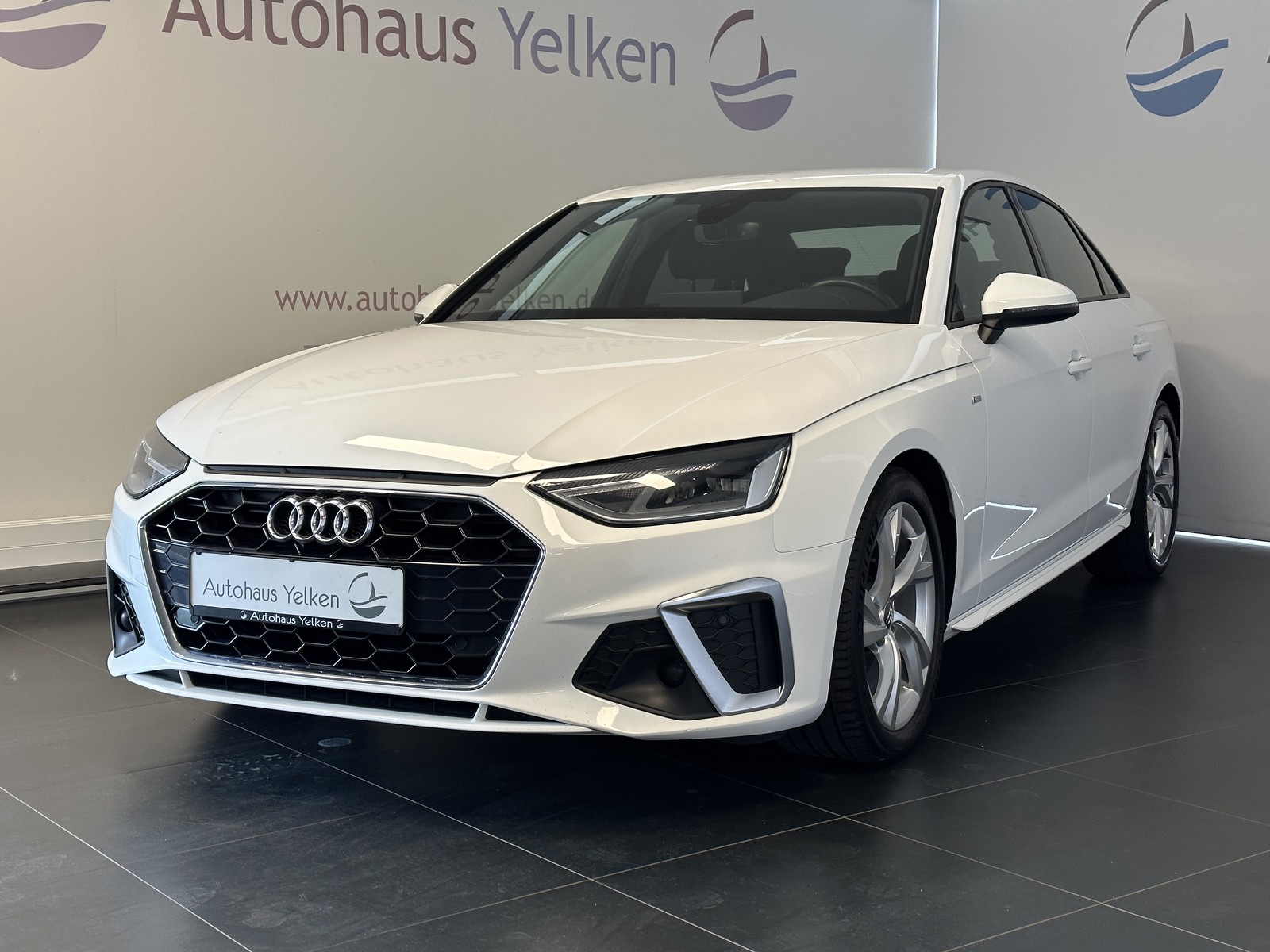 Audi A4 35 TDI S line MMI PLUS B&O TEMP