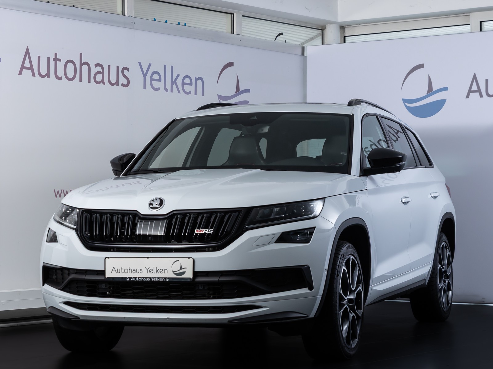 Skoda Kodiaq 2.0 TDI RS 4x4 PANO AHK STDHZ 7-SITZ 360°