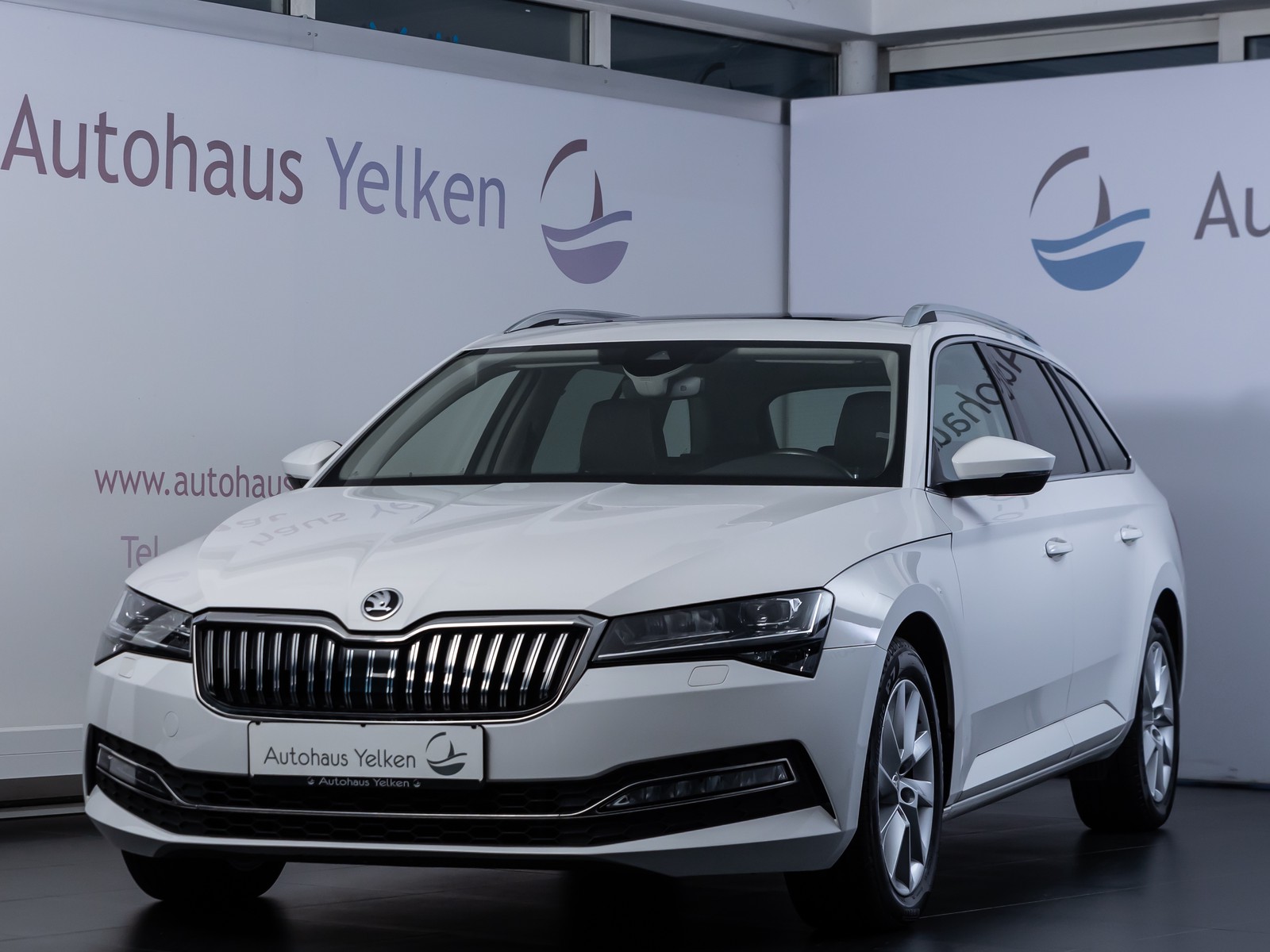 Skoda Superb Combi Premium Edit. AHK ACC VIRTUAL PANO