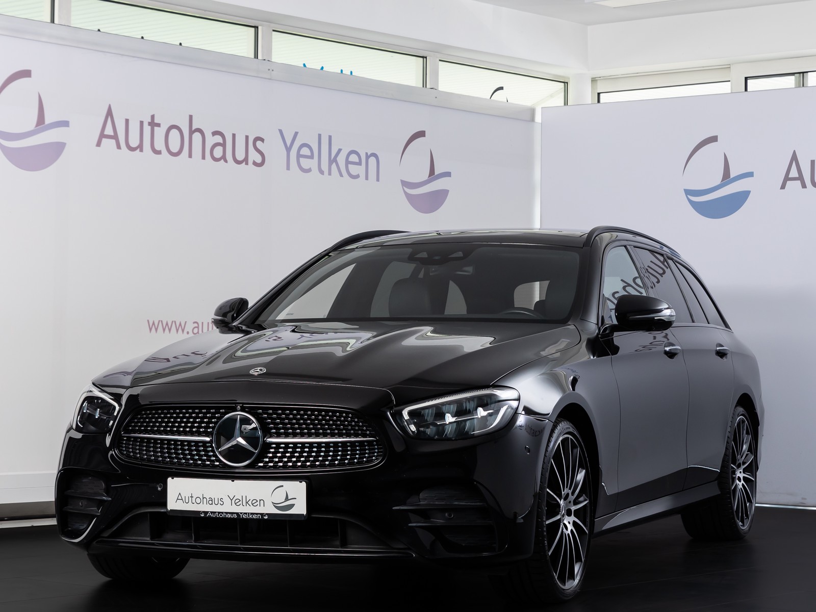 Mercedes-Benz E 400 d 4M AMG-LINE PANO AHK HUD ACC RFK 360