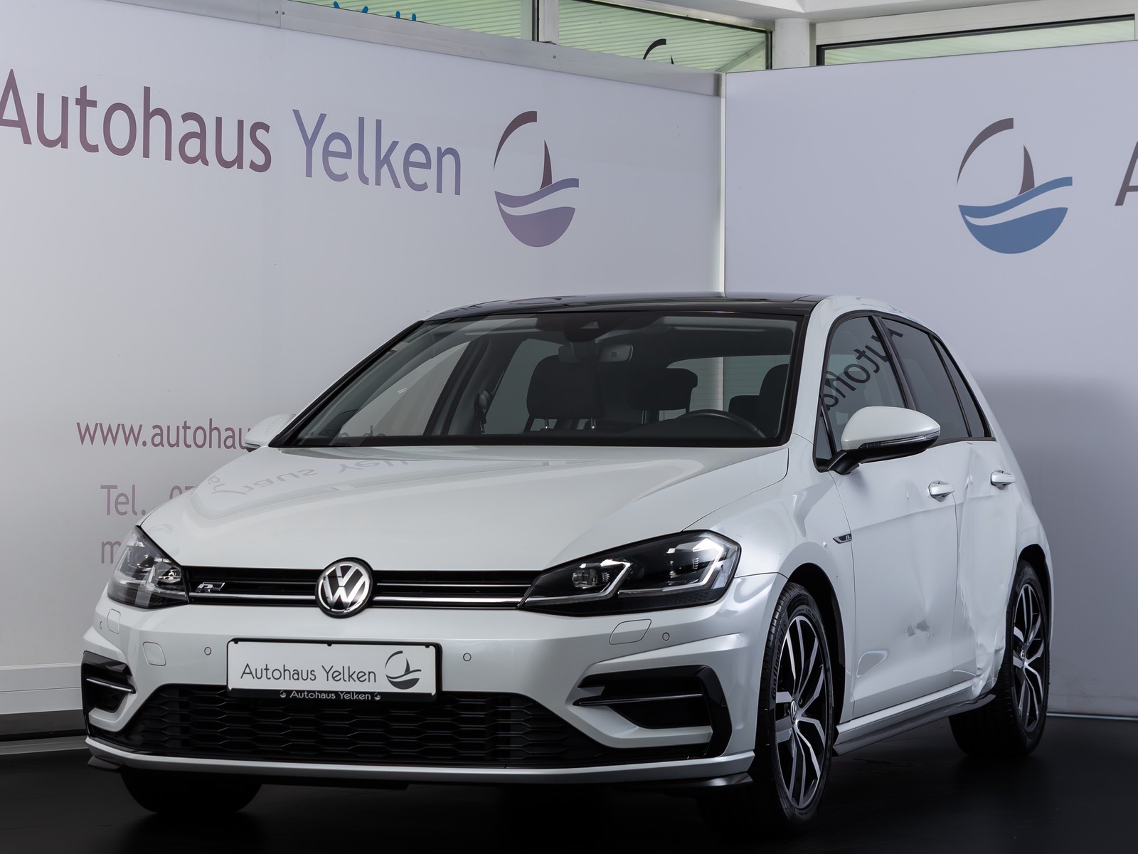 Volkswagen Golf VII 1.5 TSI R-Line ACC LED PANO STDHZ AHK