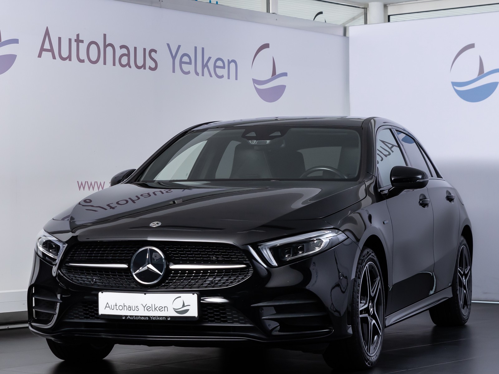 Mercedes-Benz A 250 e AMG-LINE  MULTIBEAM PANO AHK VIRTUAL