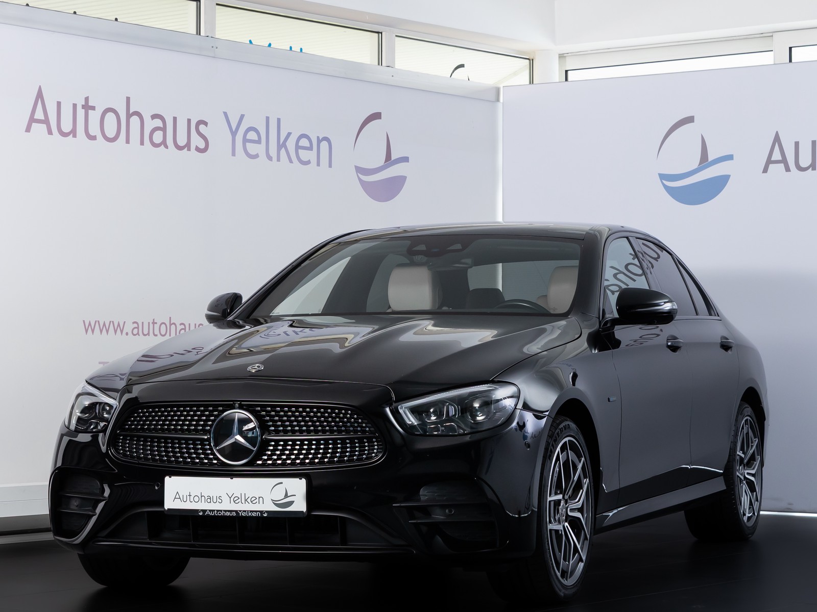 Mercedes-Benz E 300de 4M AMG-LINE MBEAM DISTR BURMESTER 360°