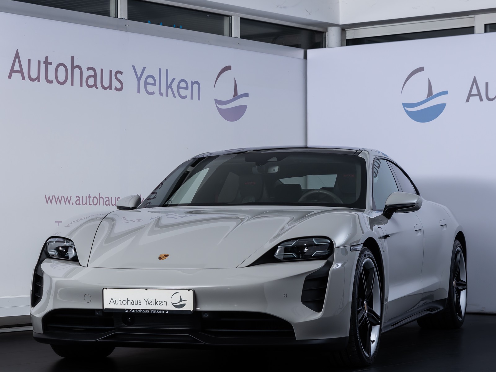 Porsche Taycan GTS PANO ACC MATRIX BOSE CARBON 21"