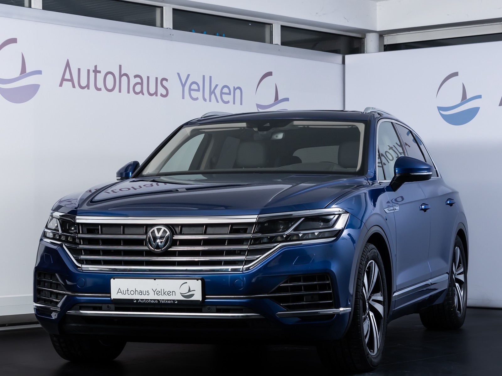 Volkswagen Touareg 3.0 TDI MATRIX PANO LUFT ACC AHK STDHZ