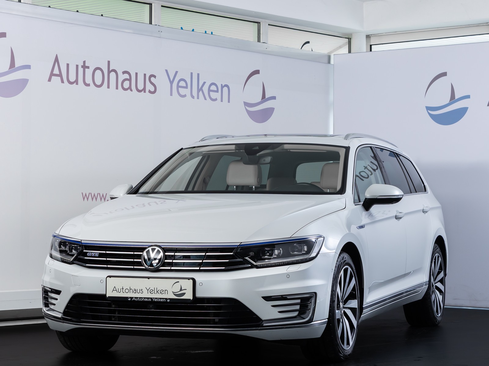 Volkswagen Passat GTE 1.4 TSI R-Line ACC PANO VIRTUAL AHK