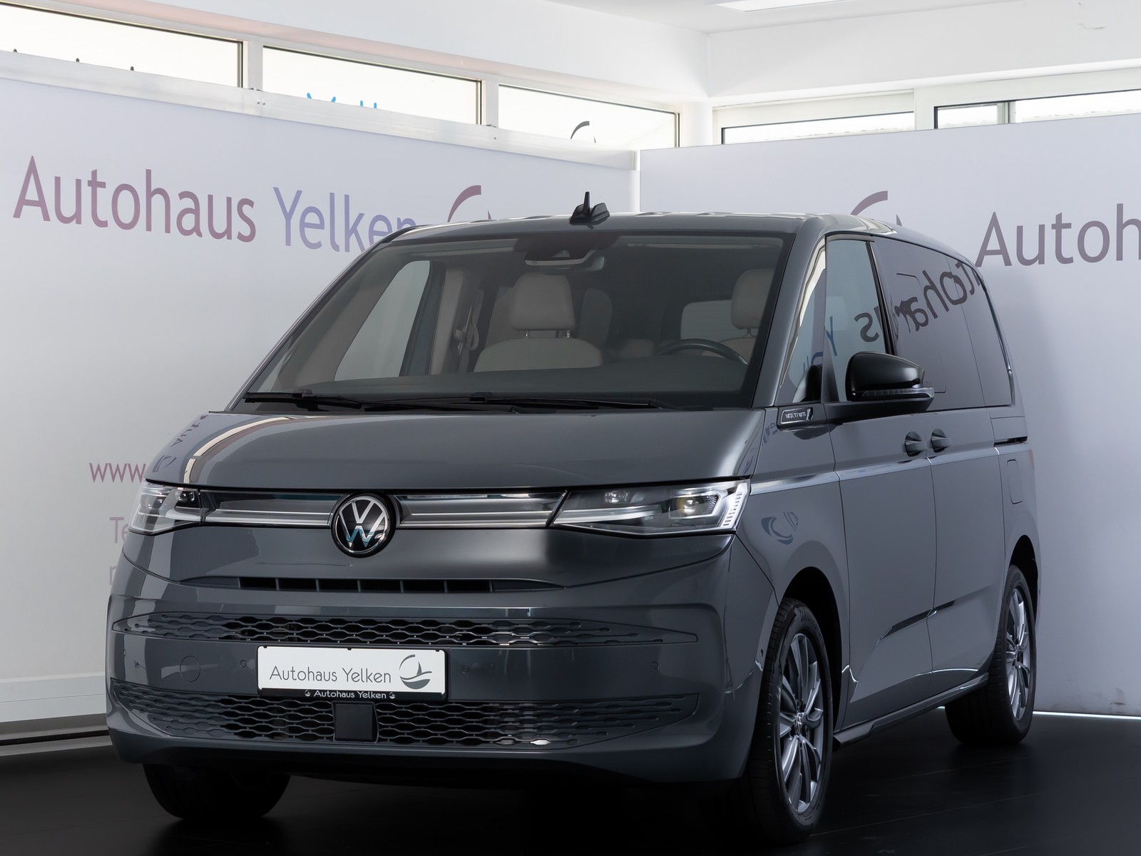 Volkswagen T7 Multivan 2.0 TDI Style ACC NAVI PRO AHK 7-SITZ